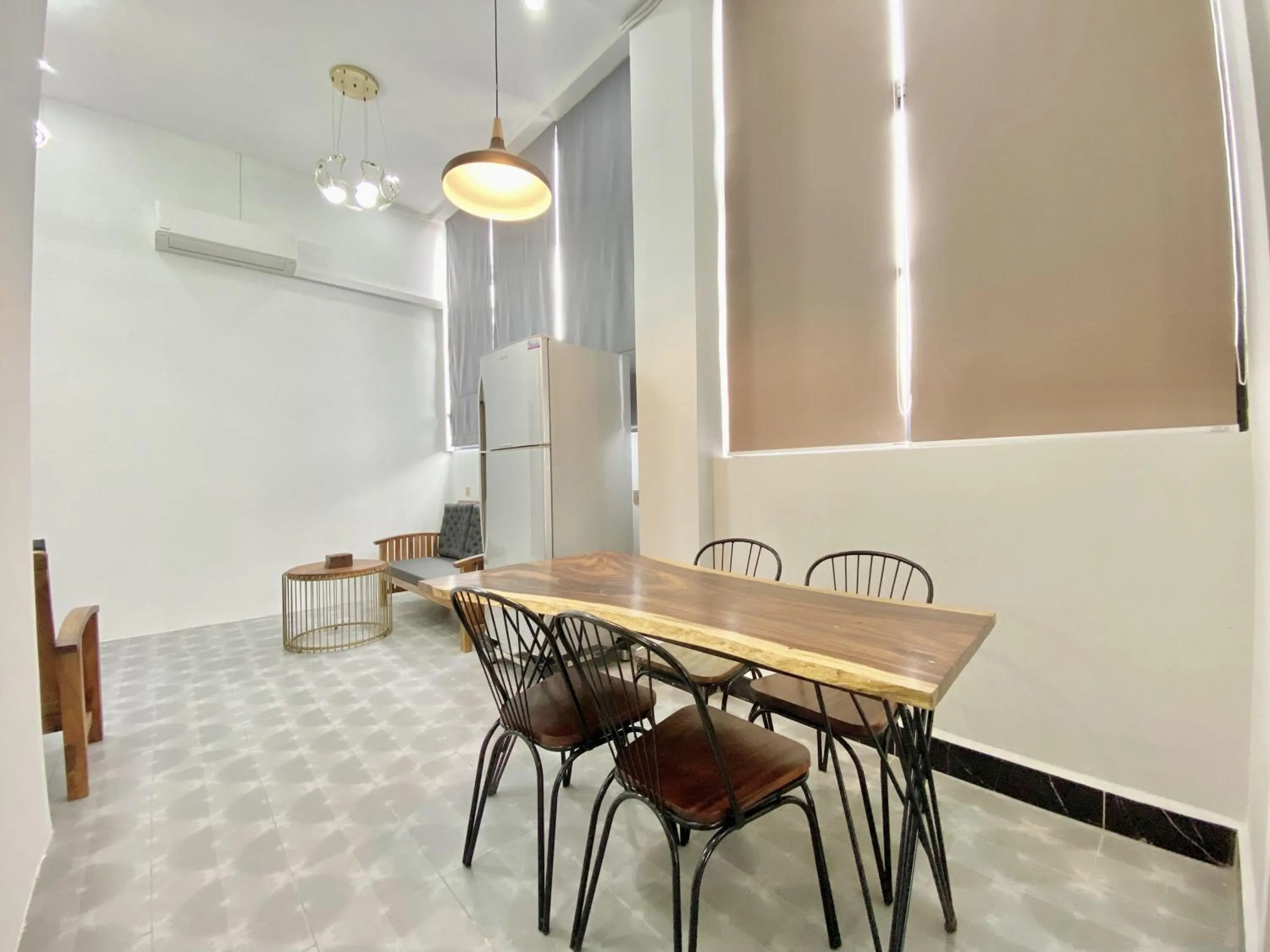 Dining area in WH Chamkarmon Residence