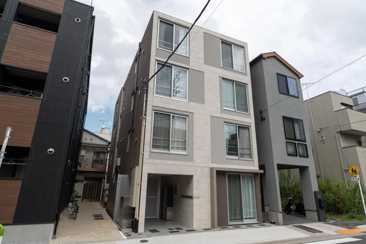 Property building in Apiche Oji