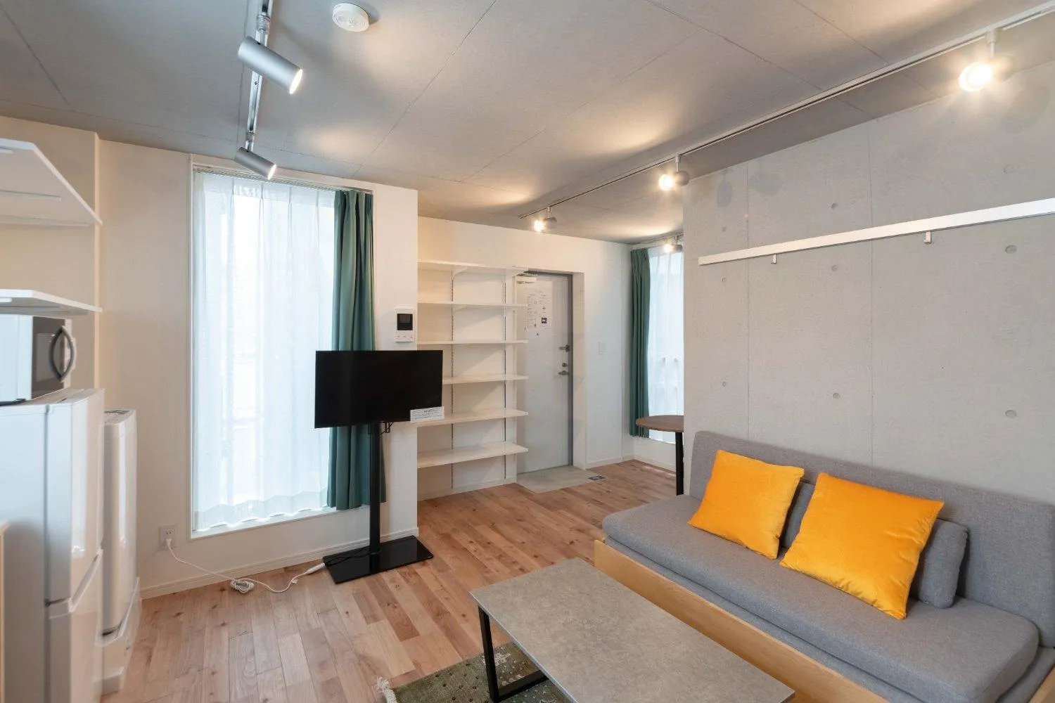 TV and multimedia in Apiche Oji