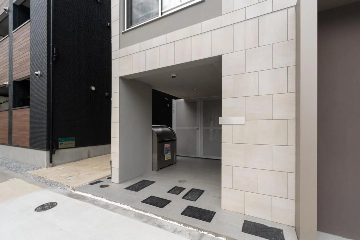 Property building in Apiche Oji