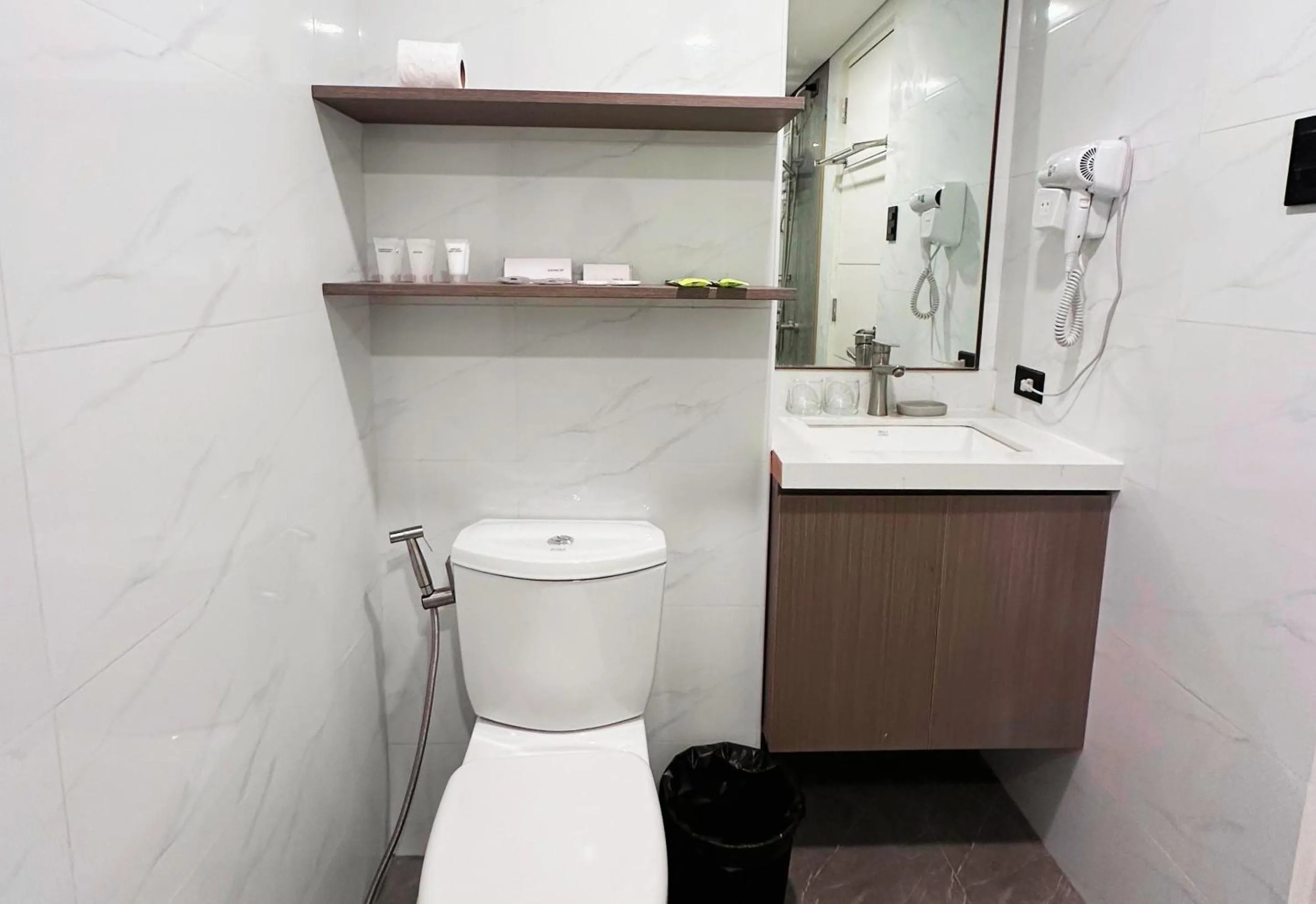 Toilet in Hayat Sky Towers