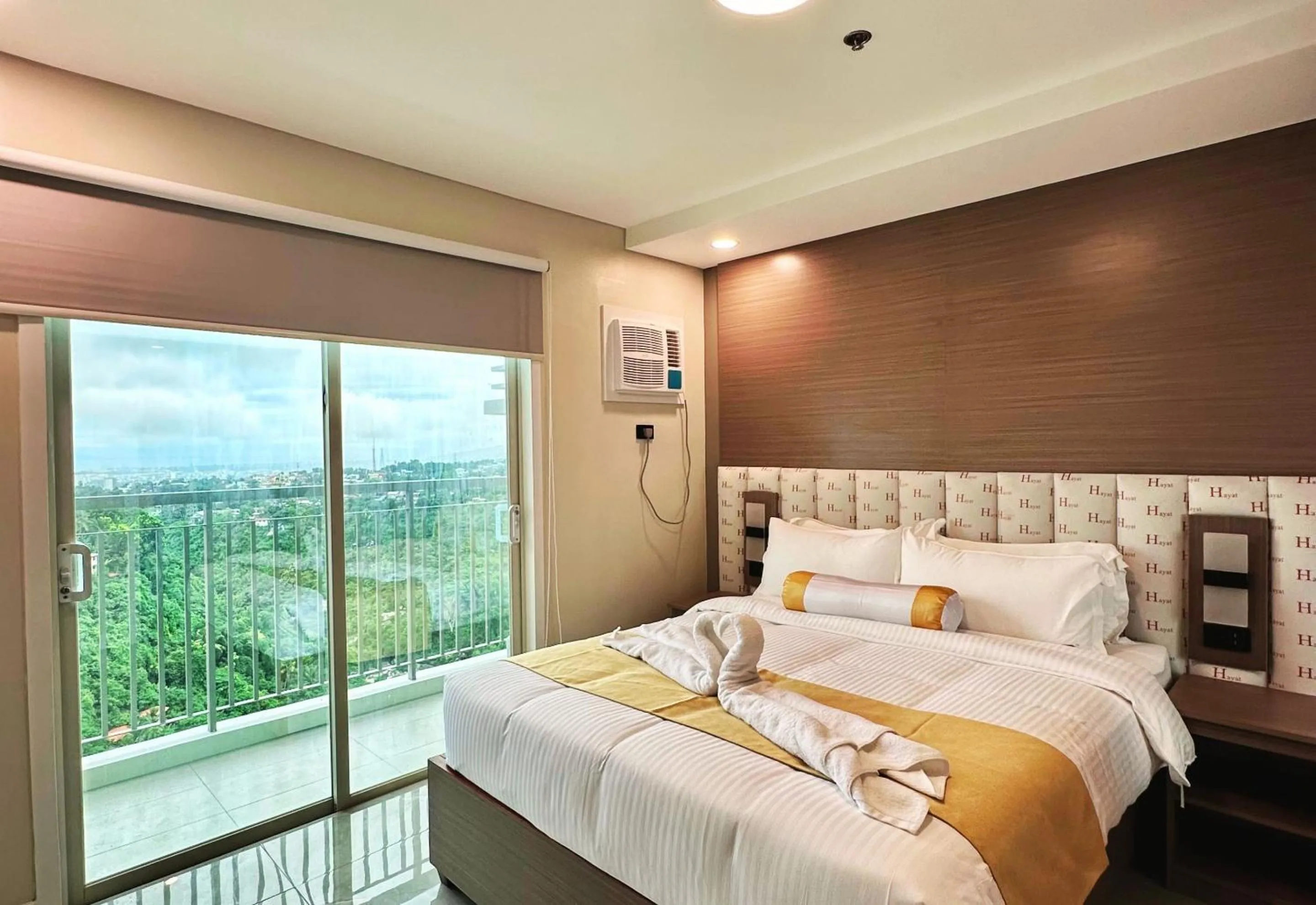 View (from property/room), Bed in Hayat Sky Towers