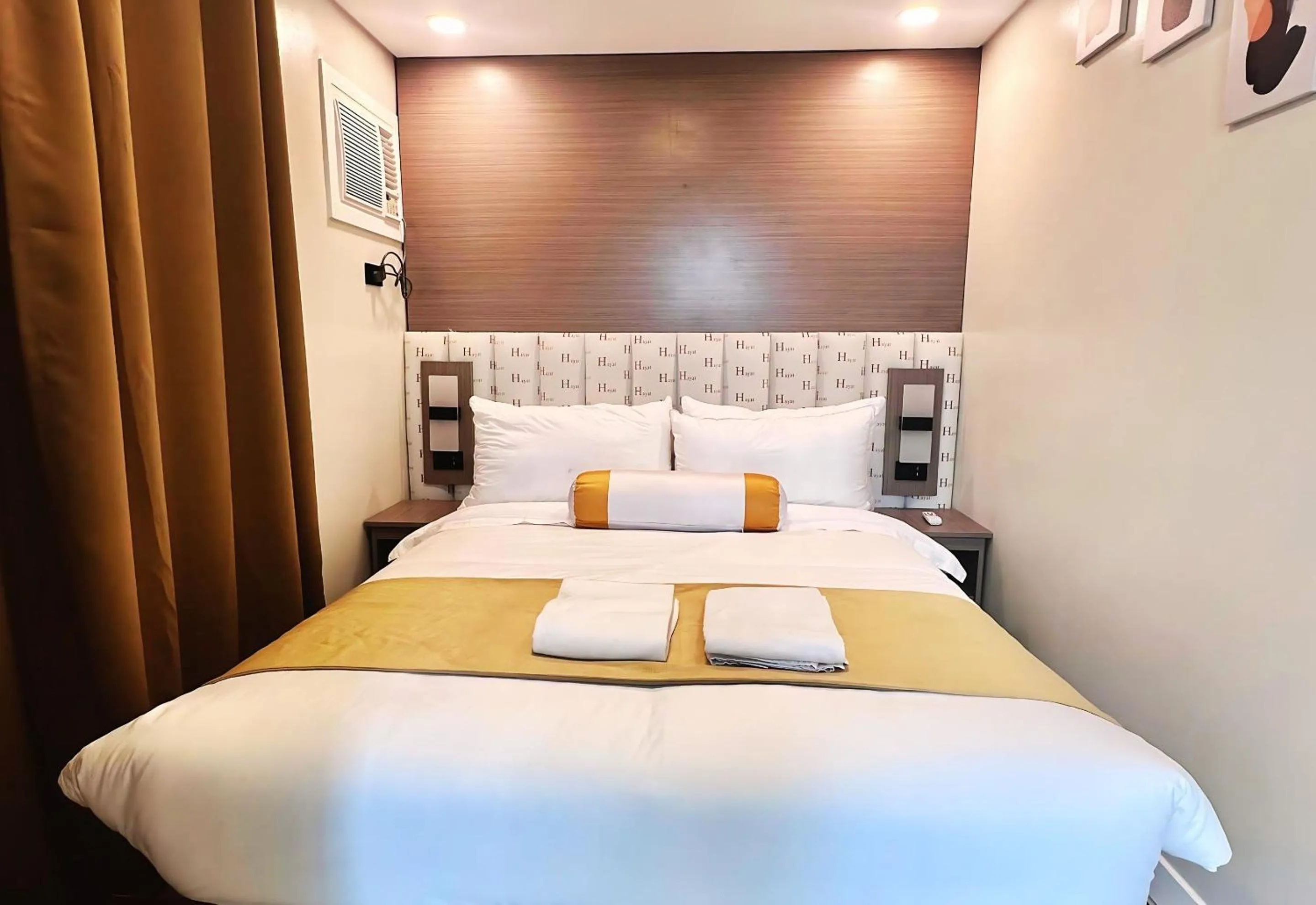 Photo of the whole room, Bed in Hayat Sky Towers