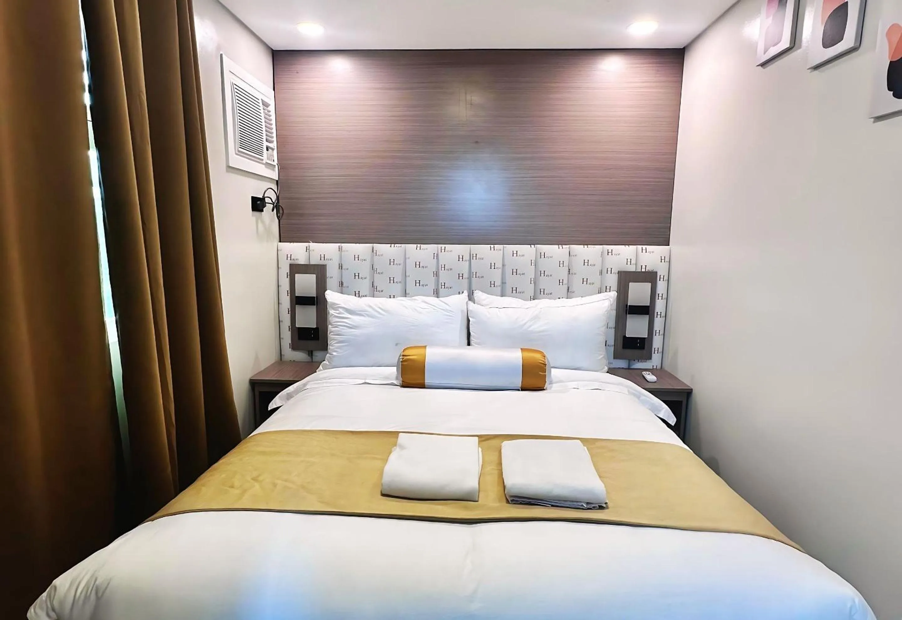 Photo of the whole room, Bed in Hayat Sky Towers