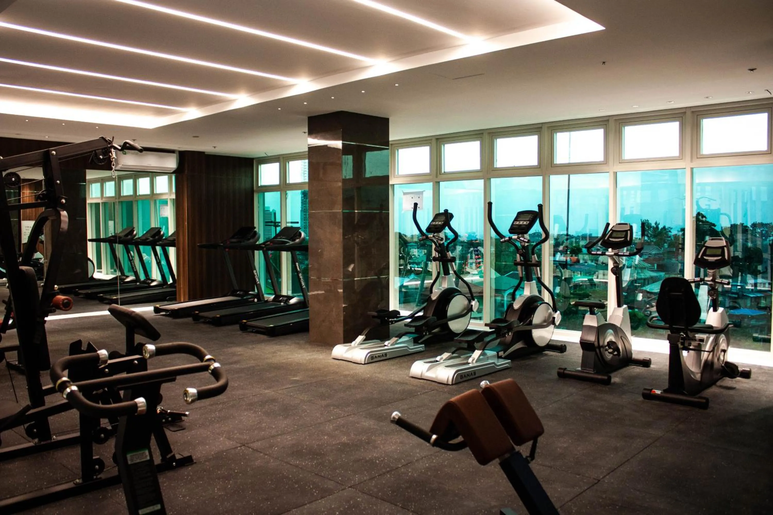 Fitness centre/facilities in Hayat Sky Towers