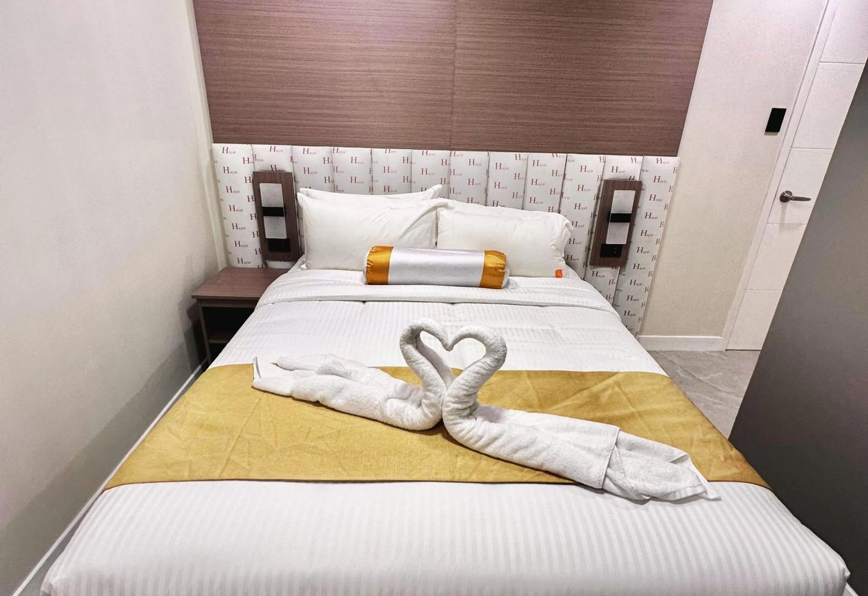 Photo of the whole room, Bed in Hayat Sky Towers