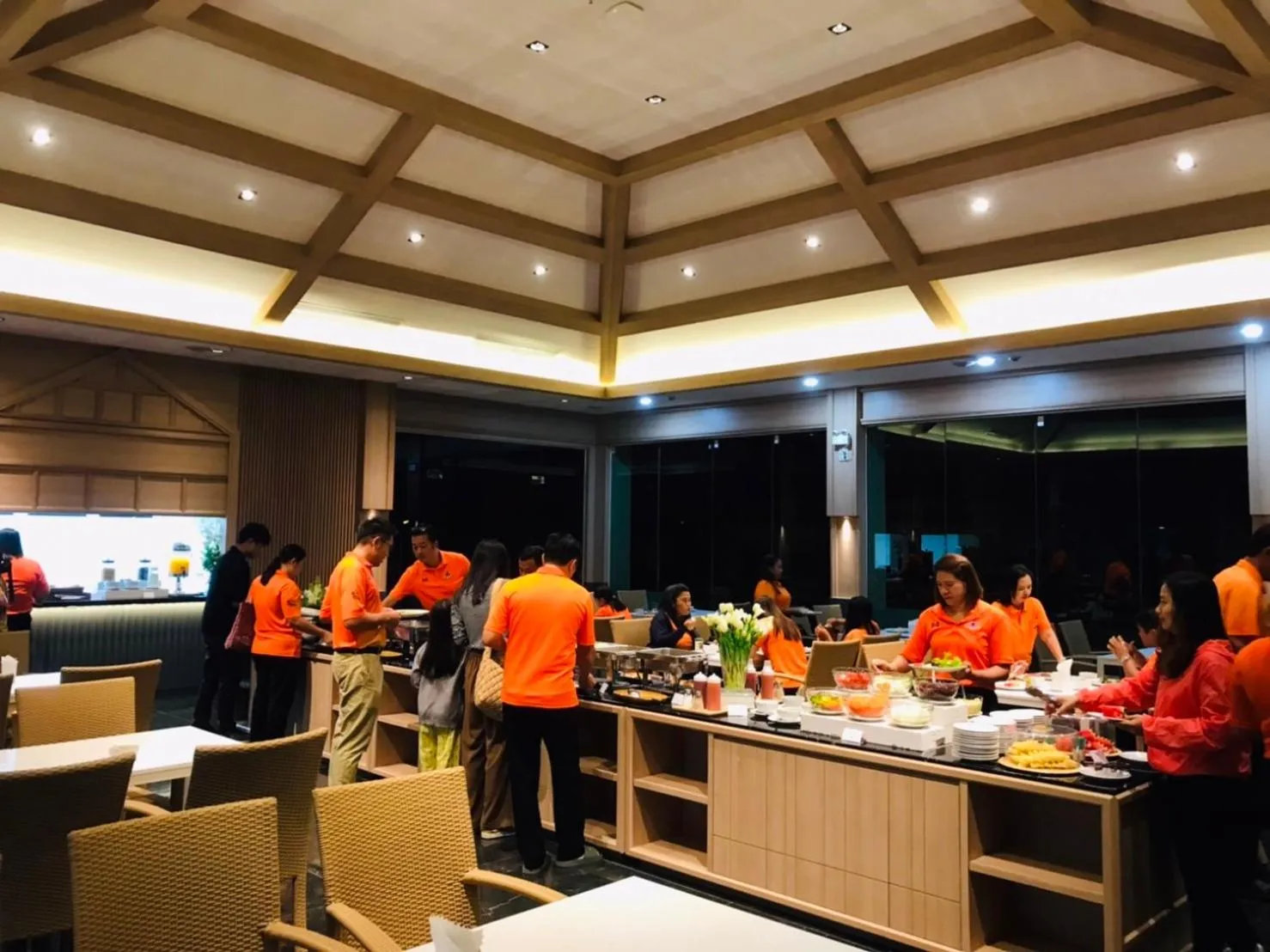 Restaurant/places to eat in Mayflower Grande Suite Hotel