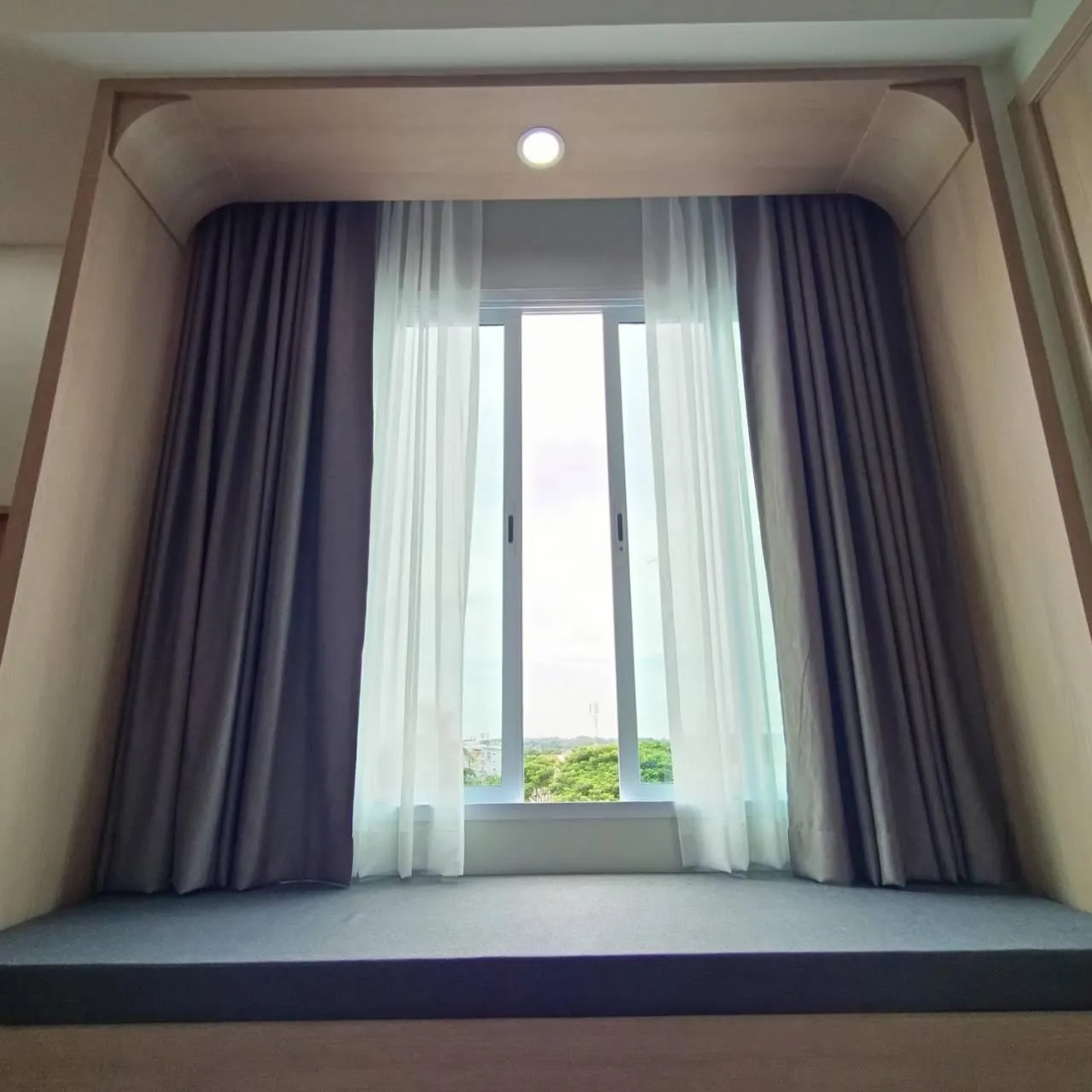 Photo of the whole room, Bed in Mayflower Grande Suite Hotel