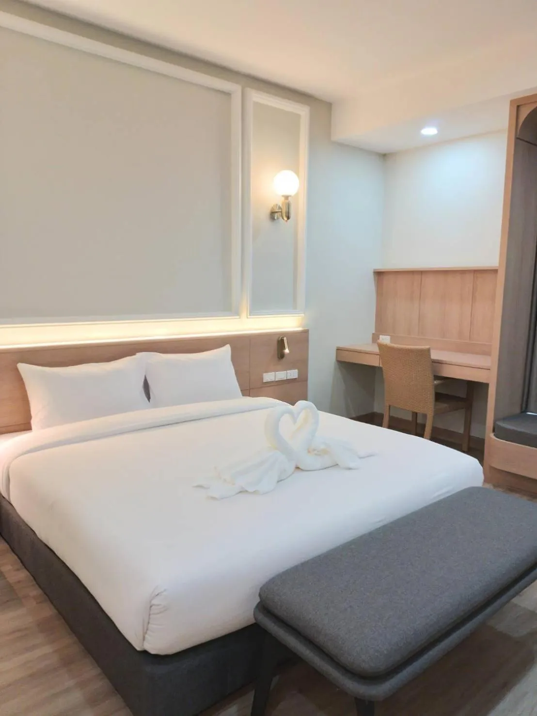 Bed in Mayflower Grande Suite Hotel