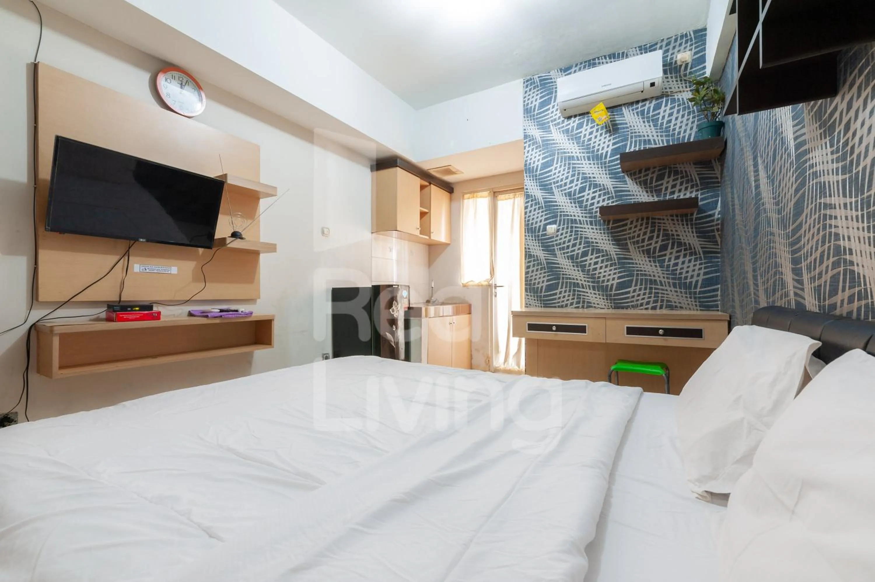 Bedroom, Bed in RedLiving Apartemen Green Lake View Ciputat - Aurora Rooms