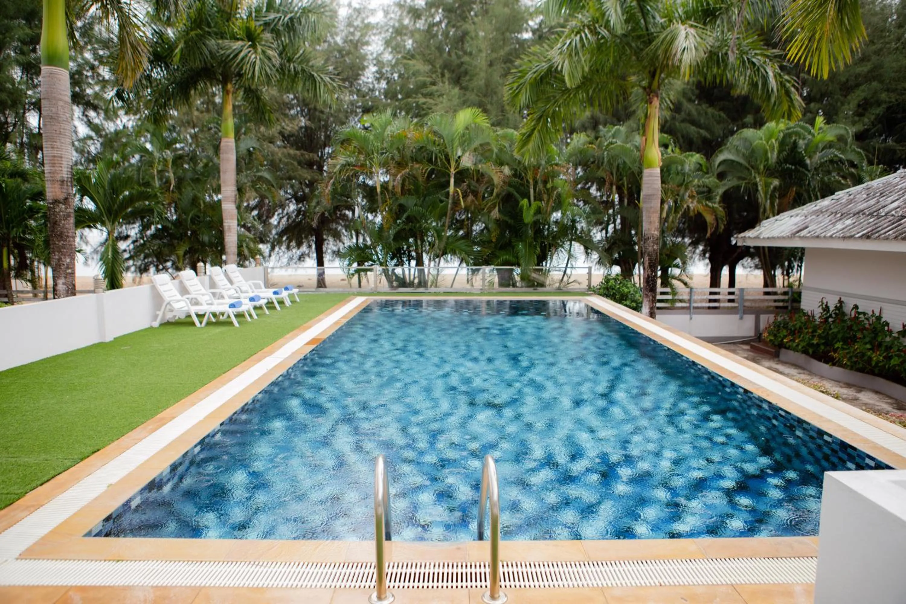 Swimming pool in Laemsing Natural Beach Resort
