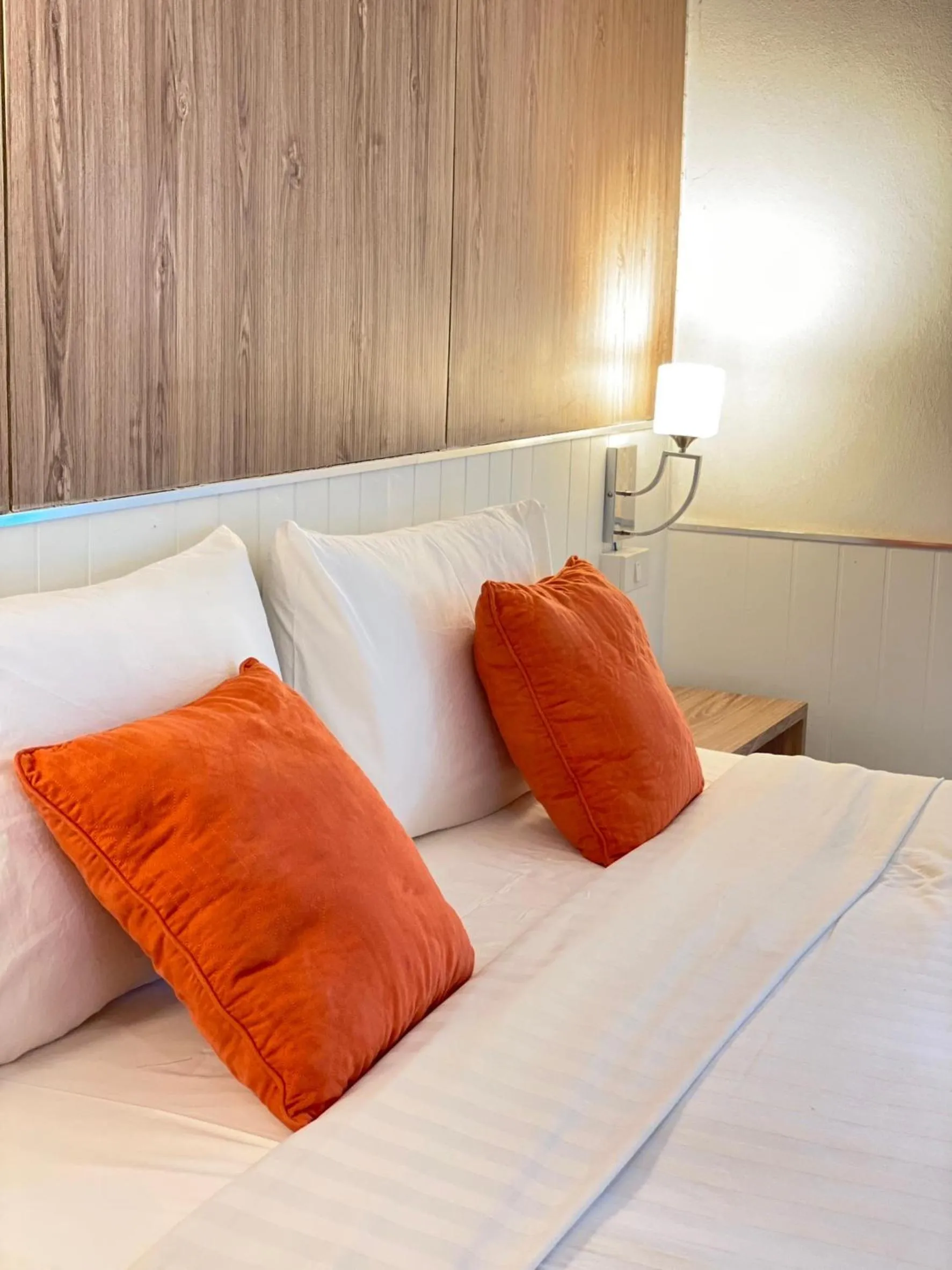 Bed in Laemsing Natural Beach Resort