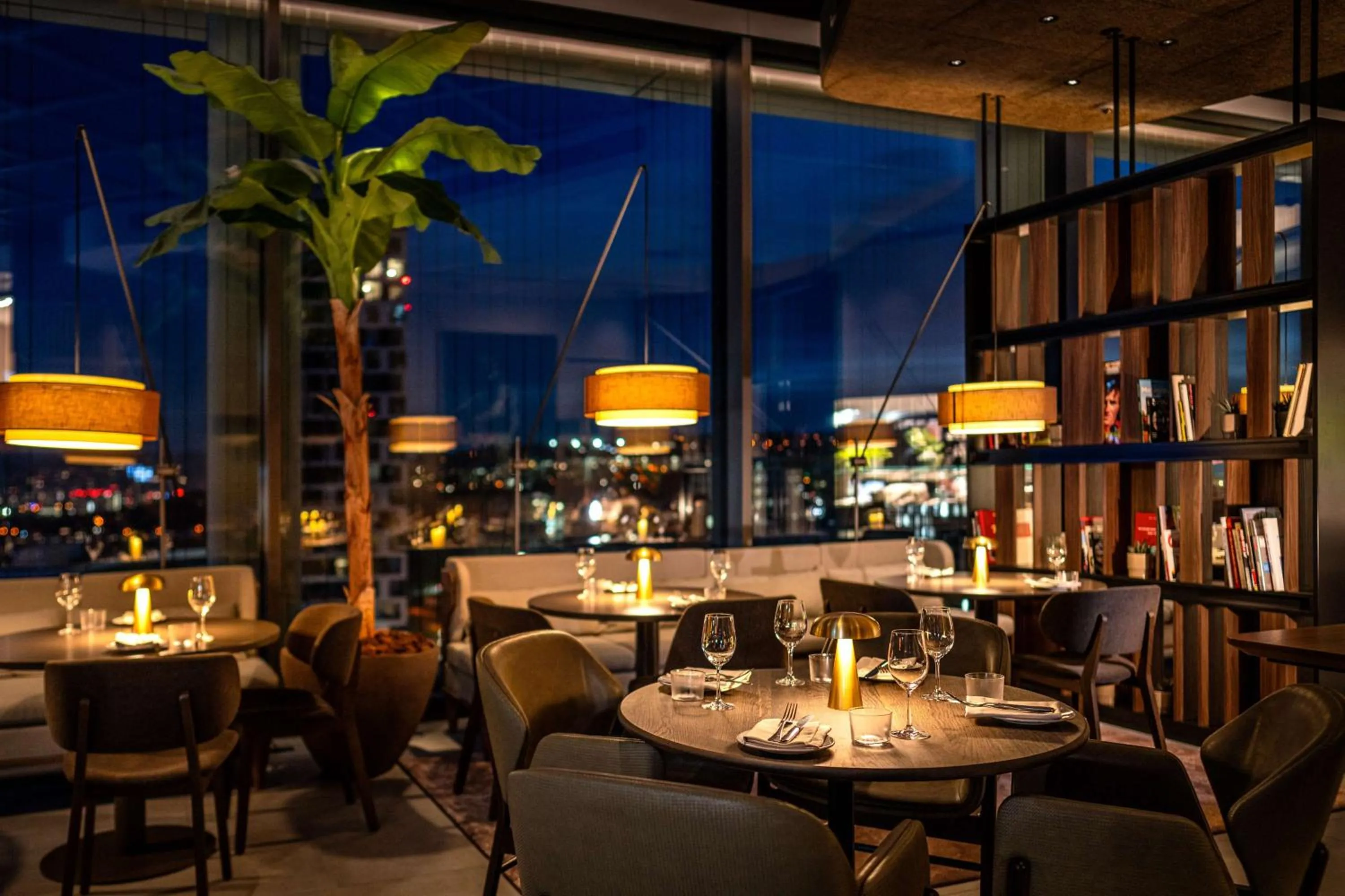 Restaurant/places to eat in Radisson Blu Hotel at Porsche Design Tower Stuttgart