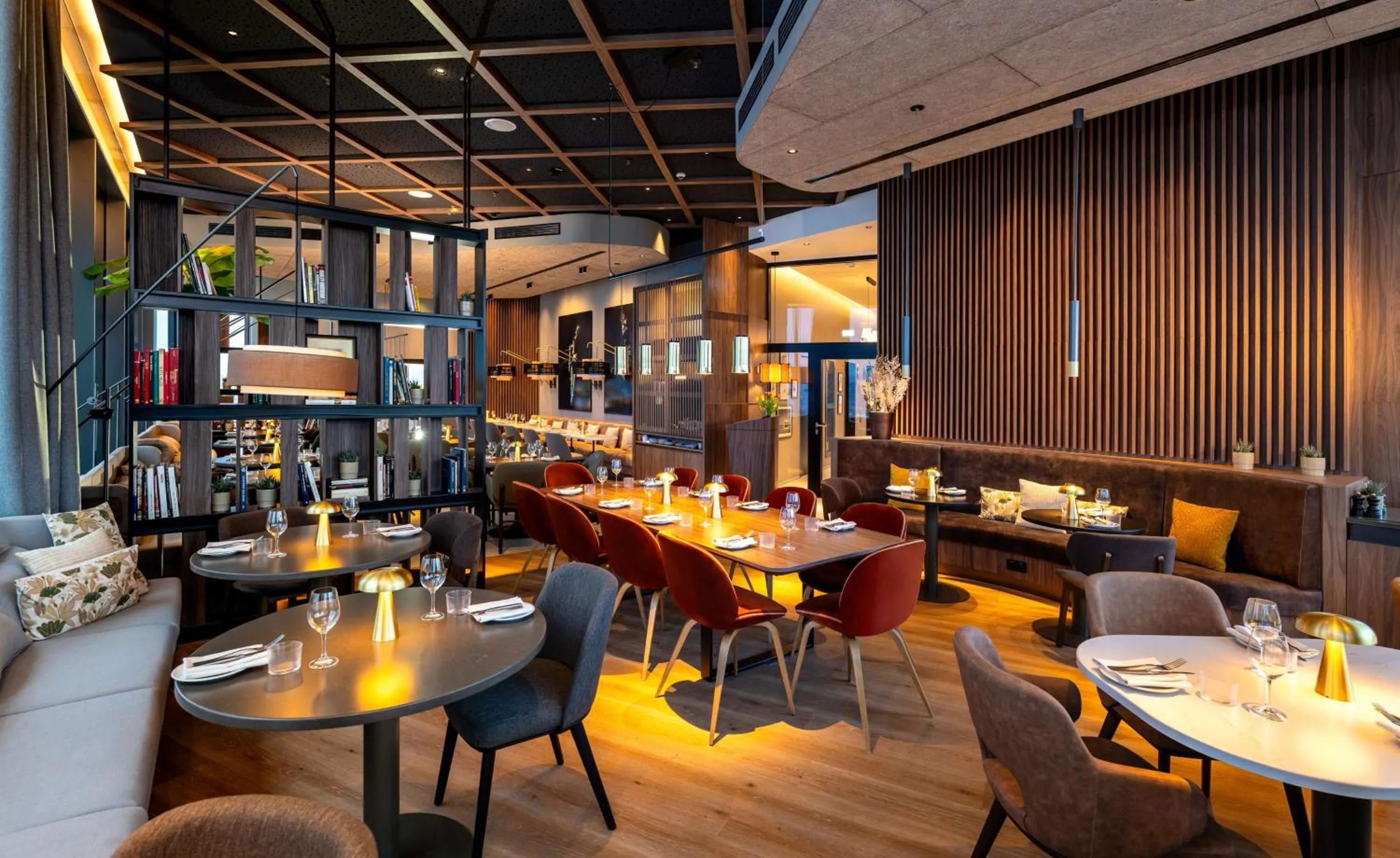 Restaurant/places to eat in Radisson Blu Hotel at Porsche Design Tower Stuttgart