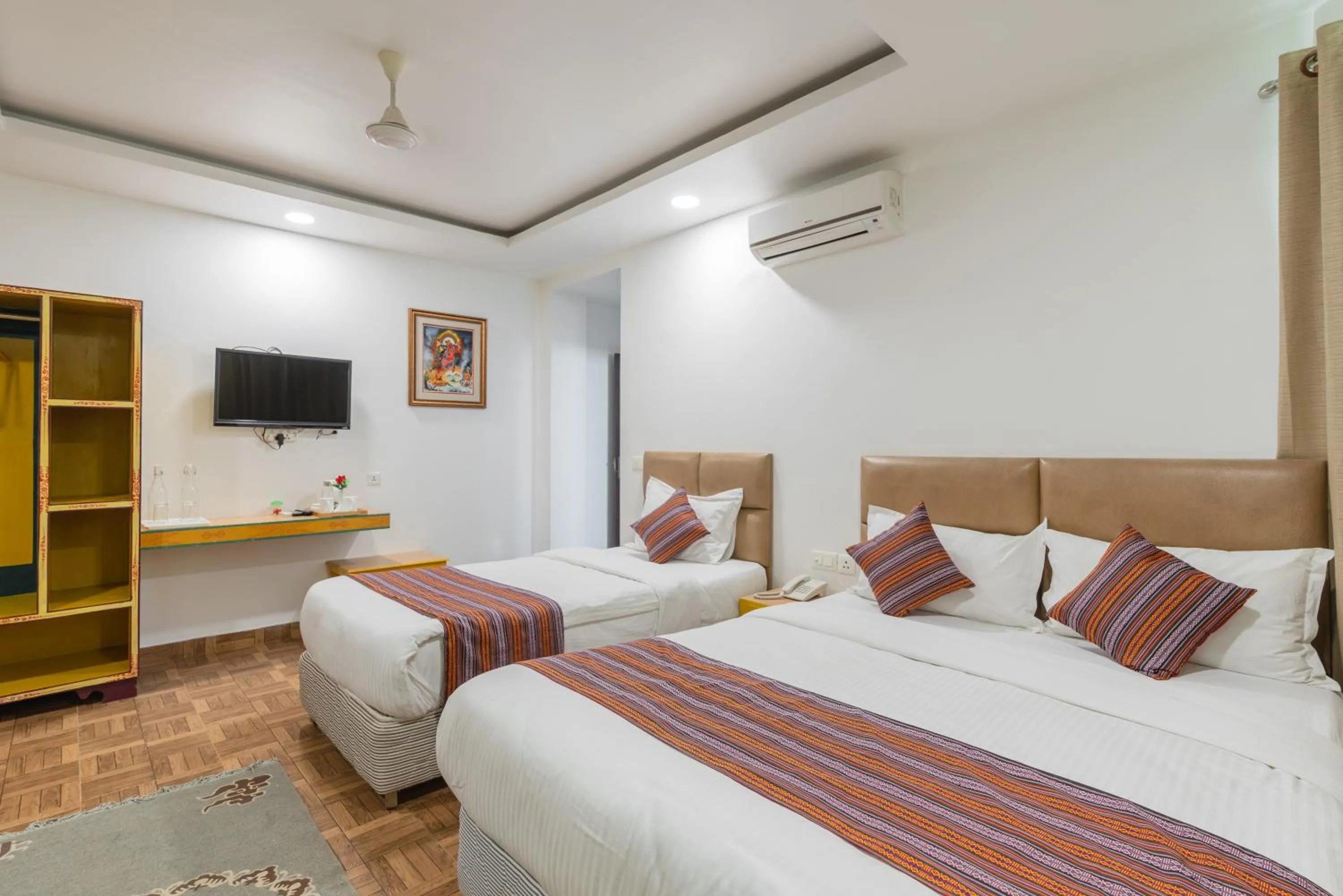air conditioner, Bed in Hotel Ratnasambhava