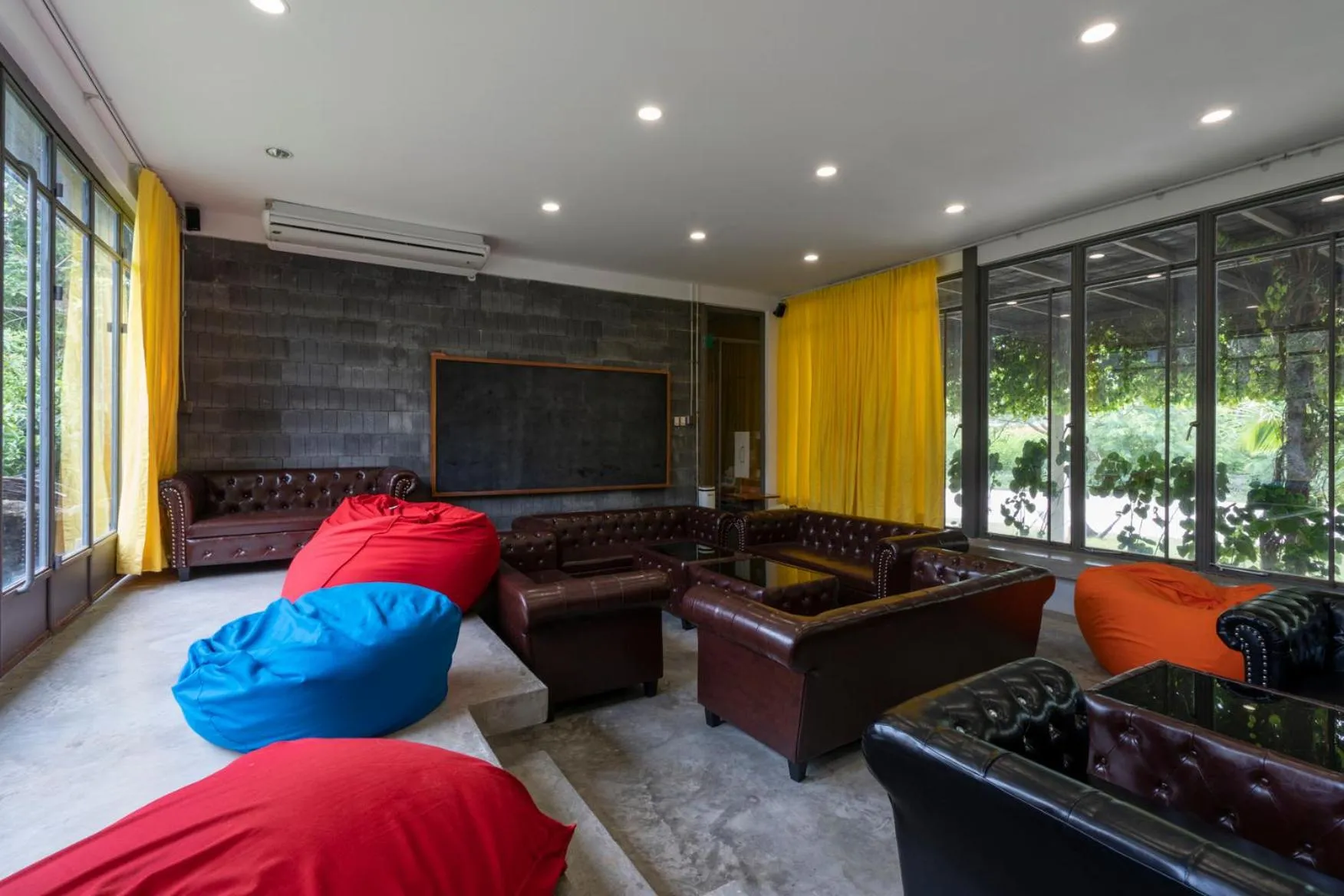 Living room in Phrip Phri Luxury Pool Villas