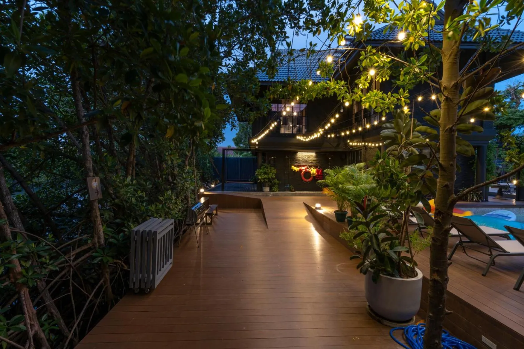 Night in Phrip Phri Luxury Pool Villas