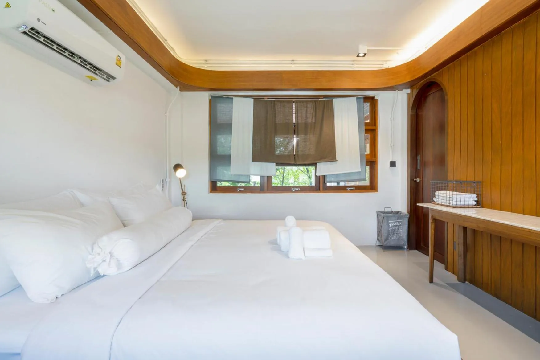 Bed in Phrip Phri Luxury Pool Villas