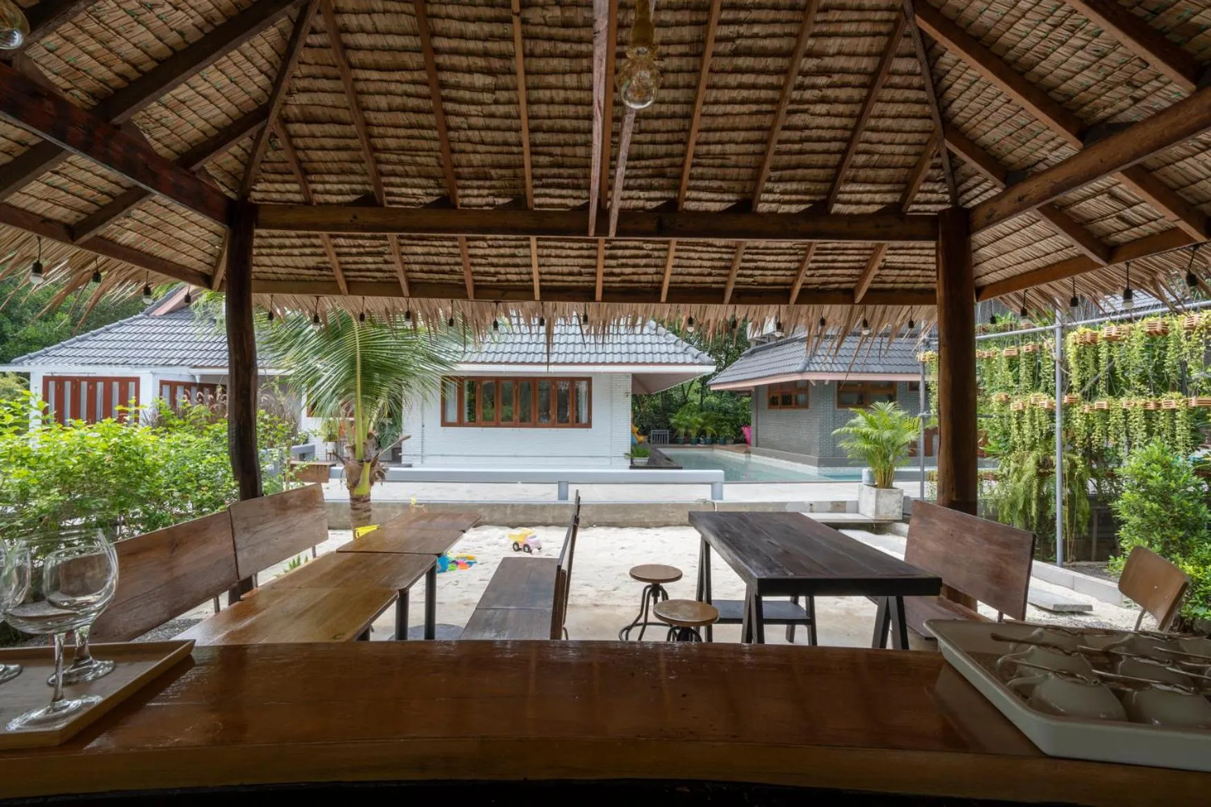 Restaurant/places to eat in Phrip Phri Luxury Pool Villas