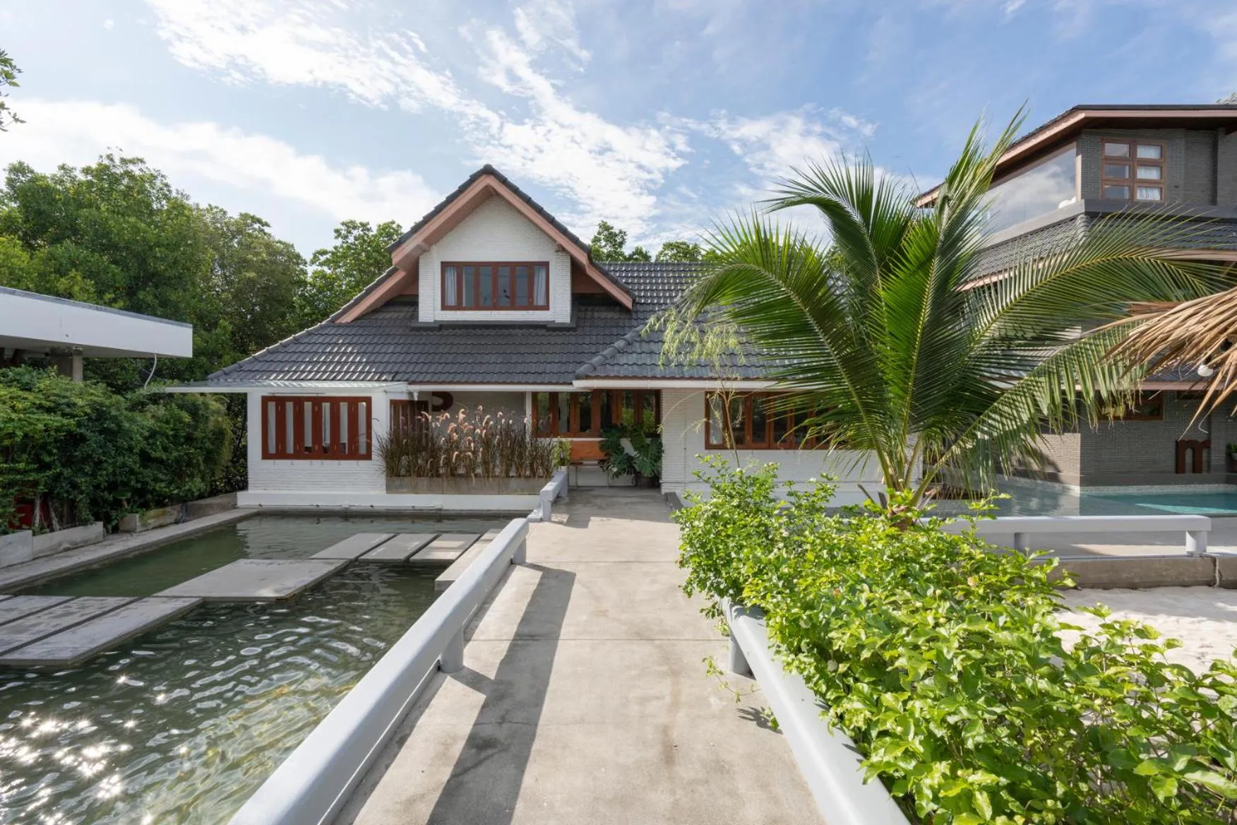 Property building in Phrip Phri Luxury Pool Villas