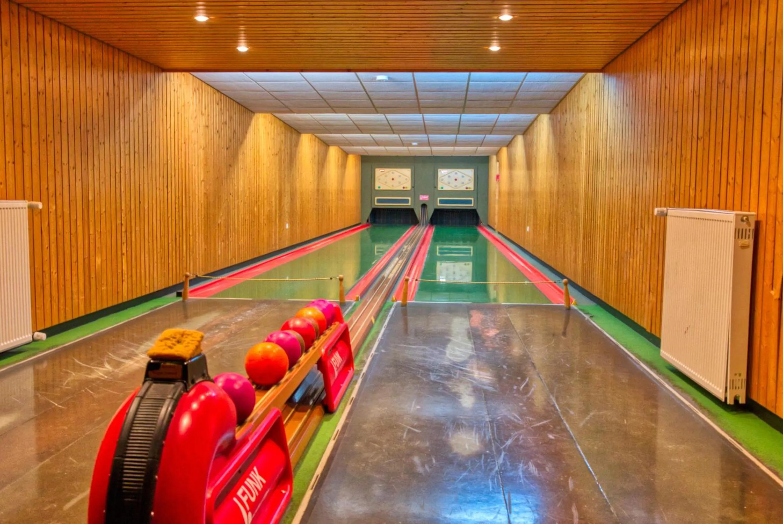 Evening entertainment in Hotel National