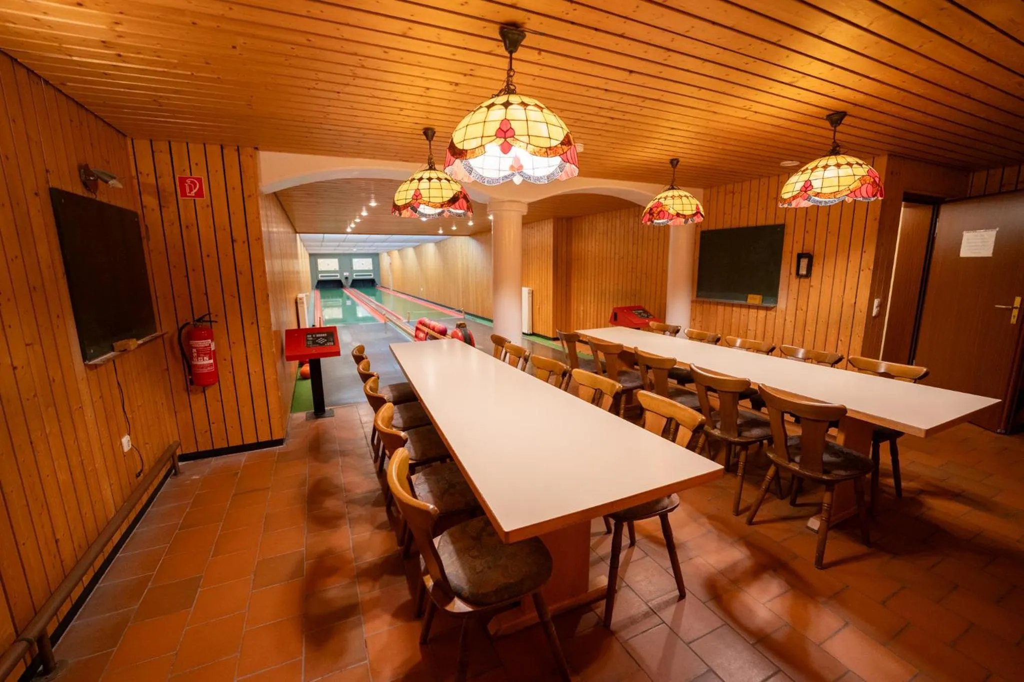 Bowling in Hotel National