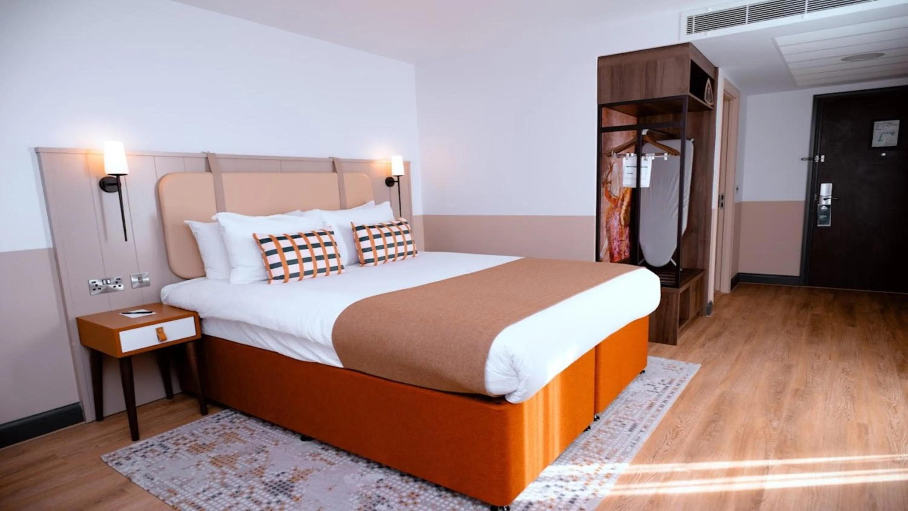 Photo of the whole room, Bed in Hotel Indigo Coventry by IHG