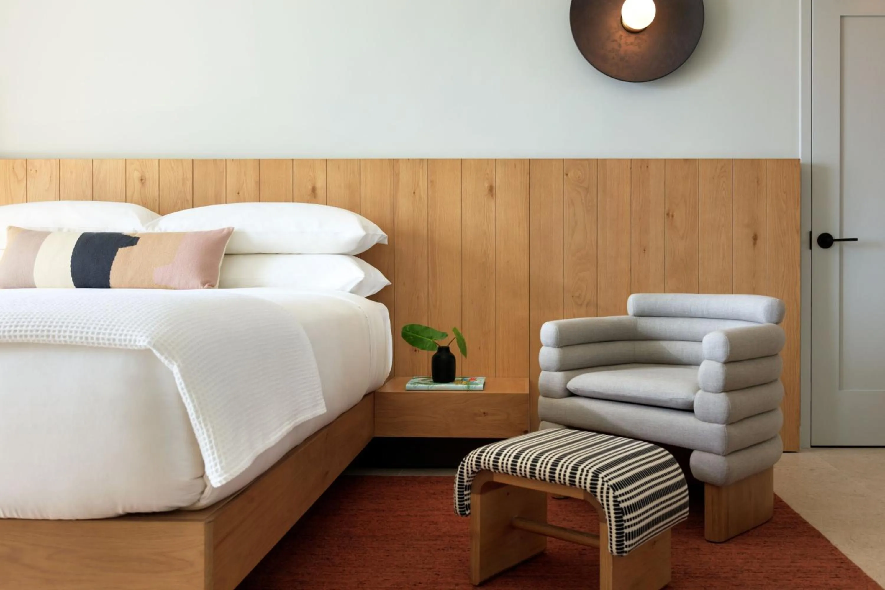 Photo of the whole room, Bed in Hotel Indigo Grand Cayman by IHG