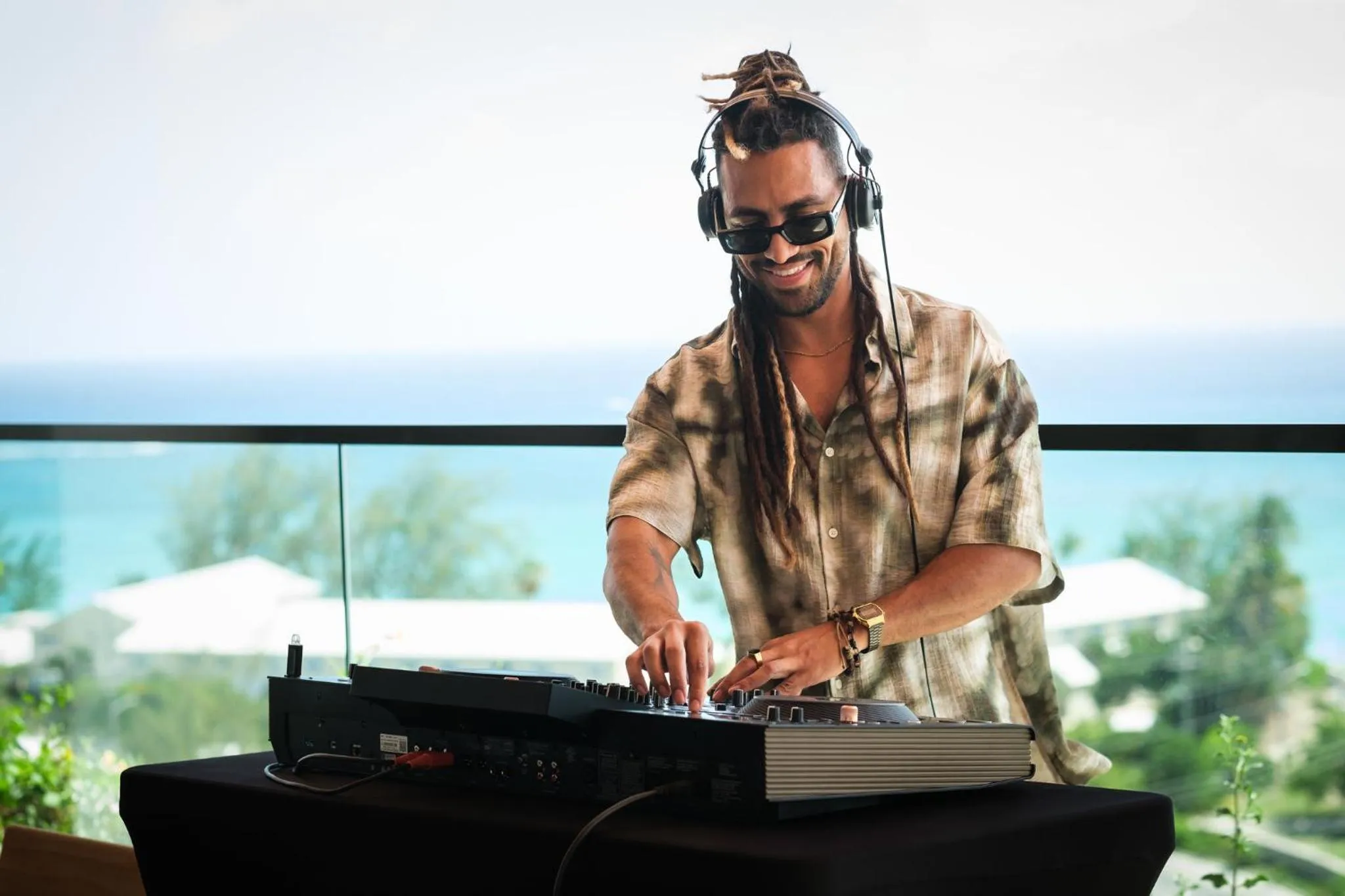 Restaurant/places to eat in Hotel Indigo Grand Cayman by IHG