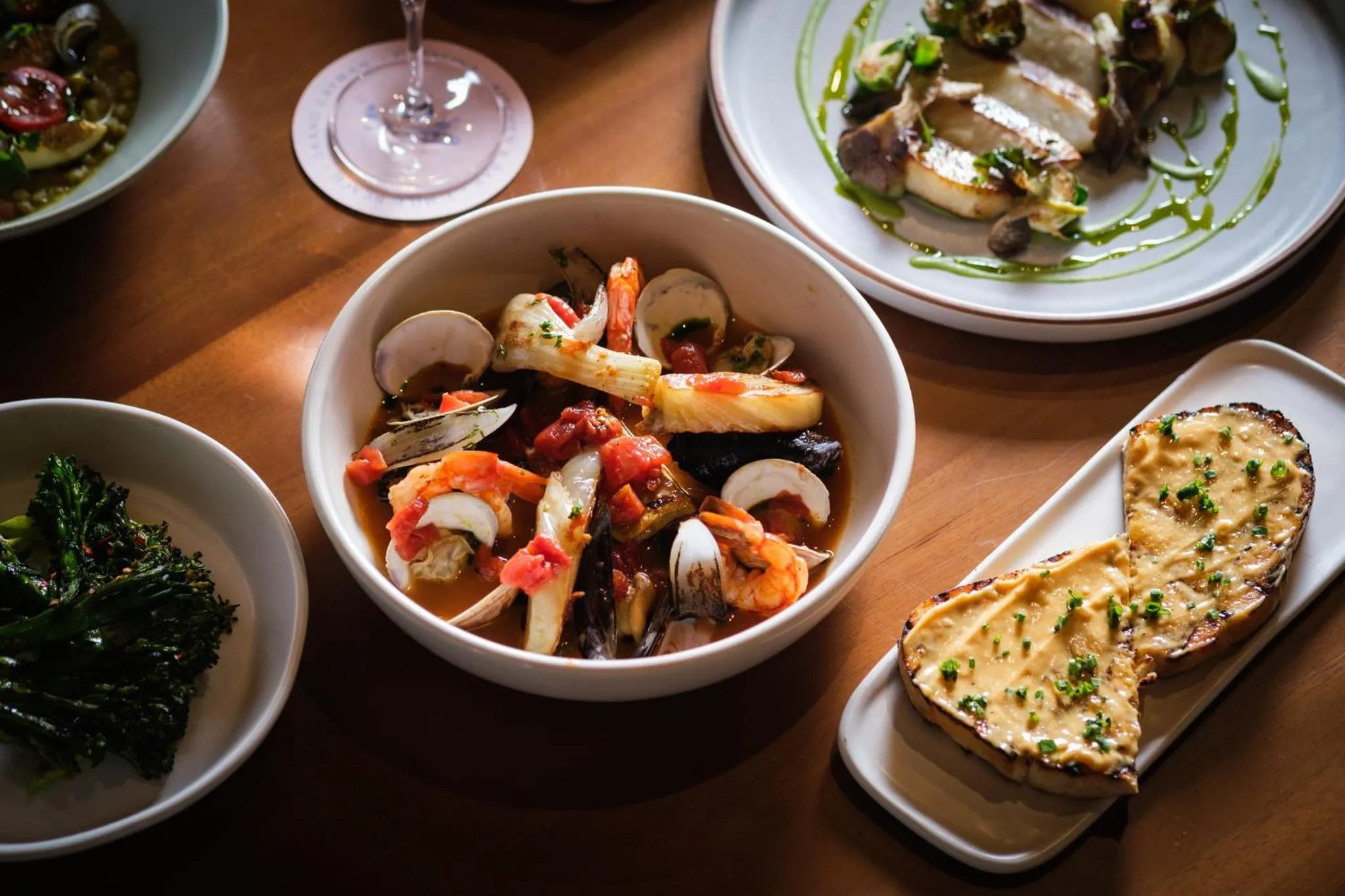 Restaurant/places to eat in Hotel Indigo Grand Cayman by IHG