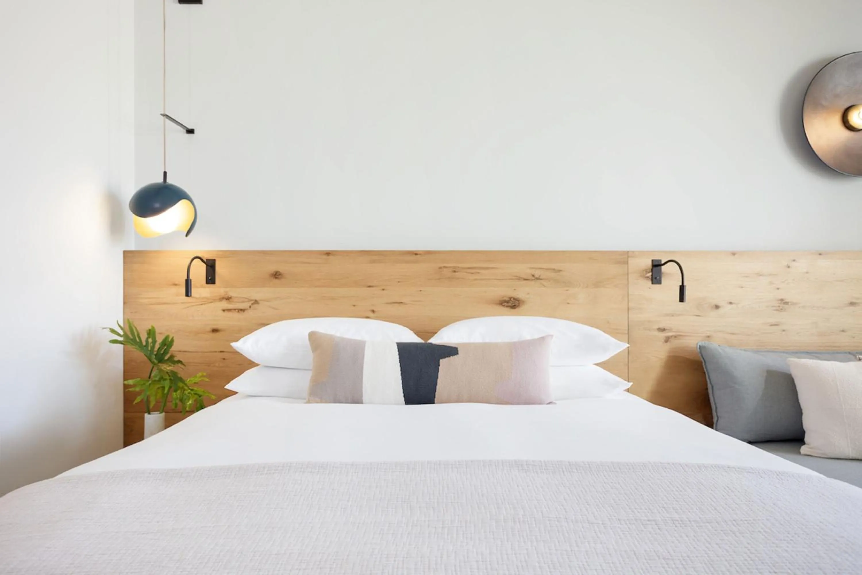 Photo of the whole room, Bed in Hotel Indigo Grand Cayman by IHG