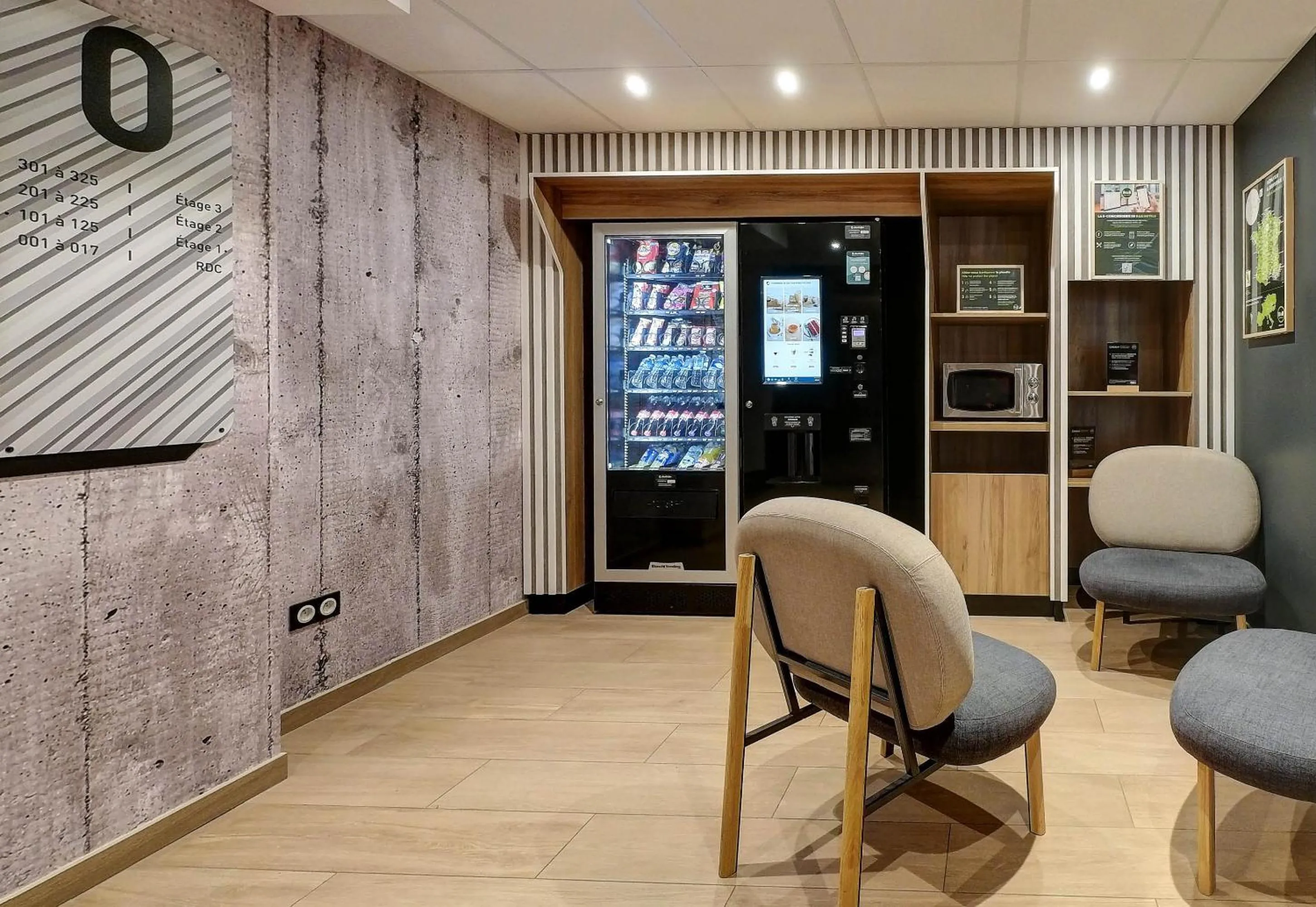 Lobby or reception in B&B HOTEL Besançon Valentin