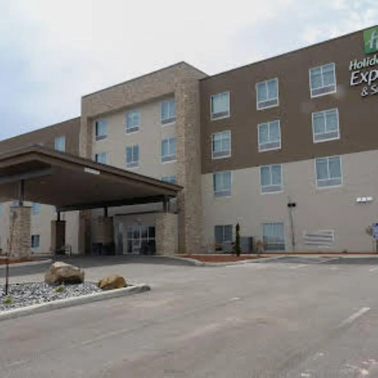 Property building in Holiday Inn Express & Suites Mansfield - Ontario by IHG