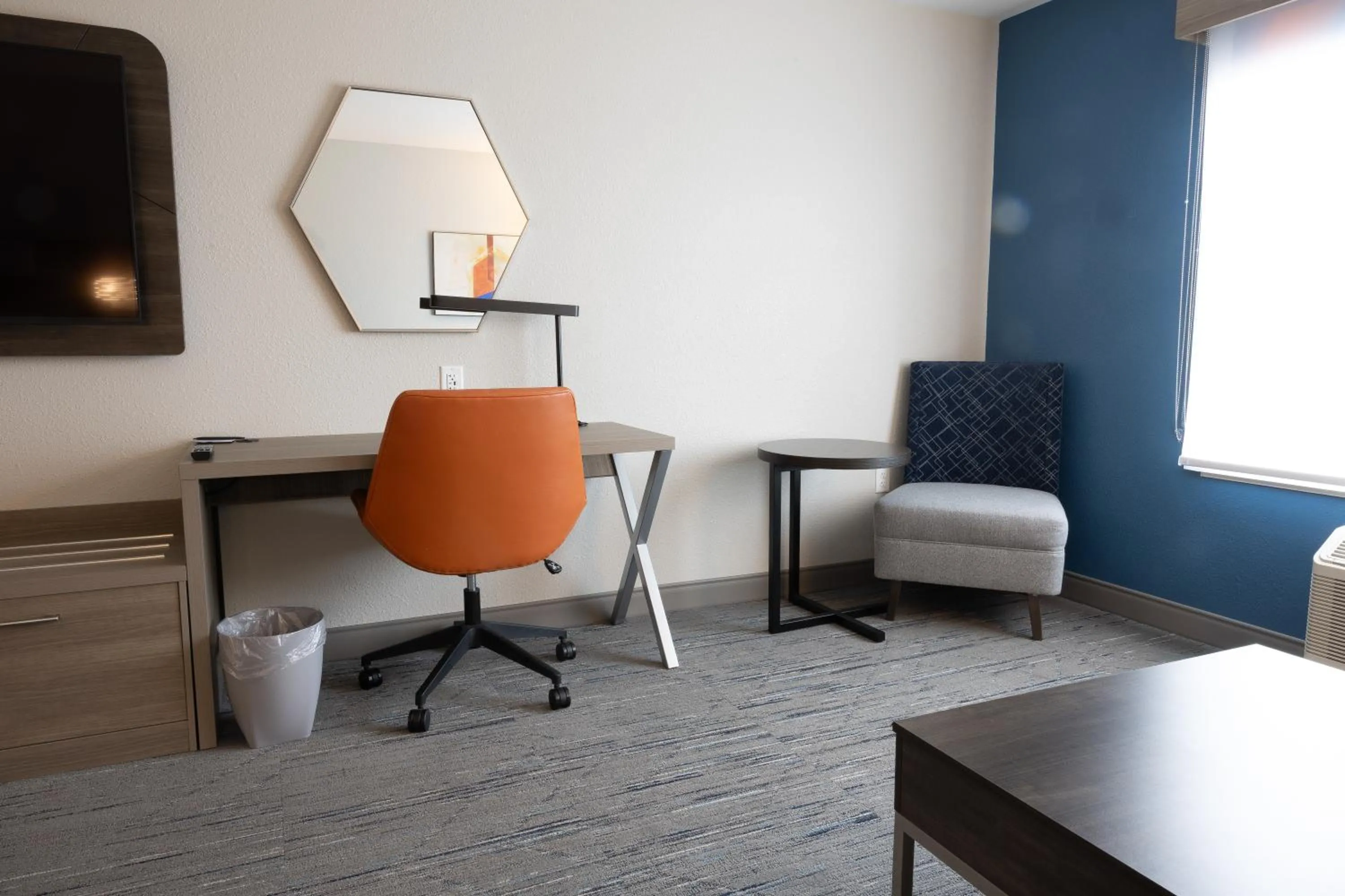 Guests in Holiday Inn Express & Suites Mansfield - Ontario by IHG