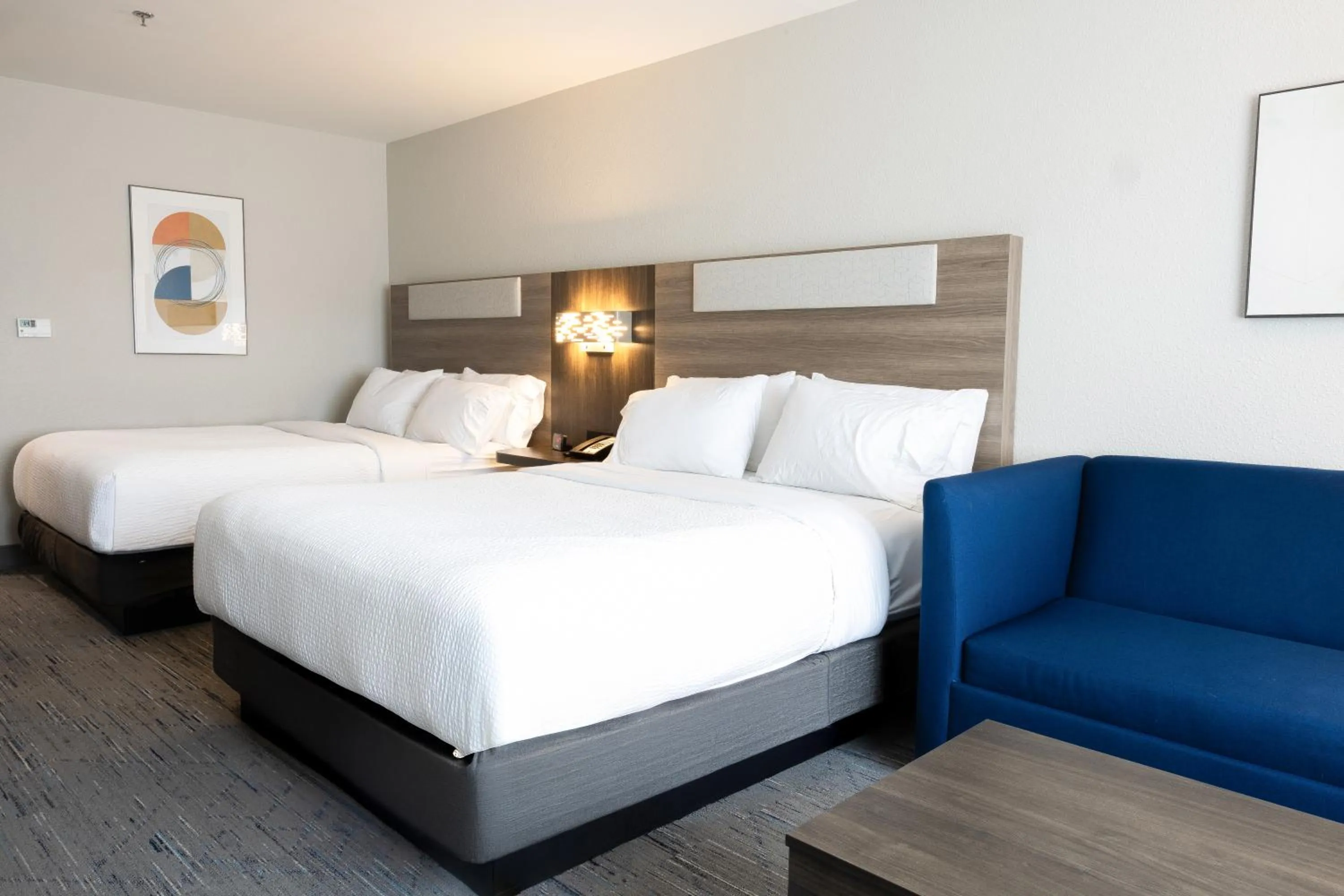 Bedroom, Bed in Holiday Inn Express & Suites Mansfield - Ontario by IHG