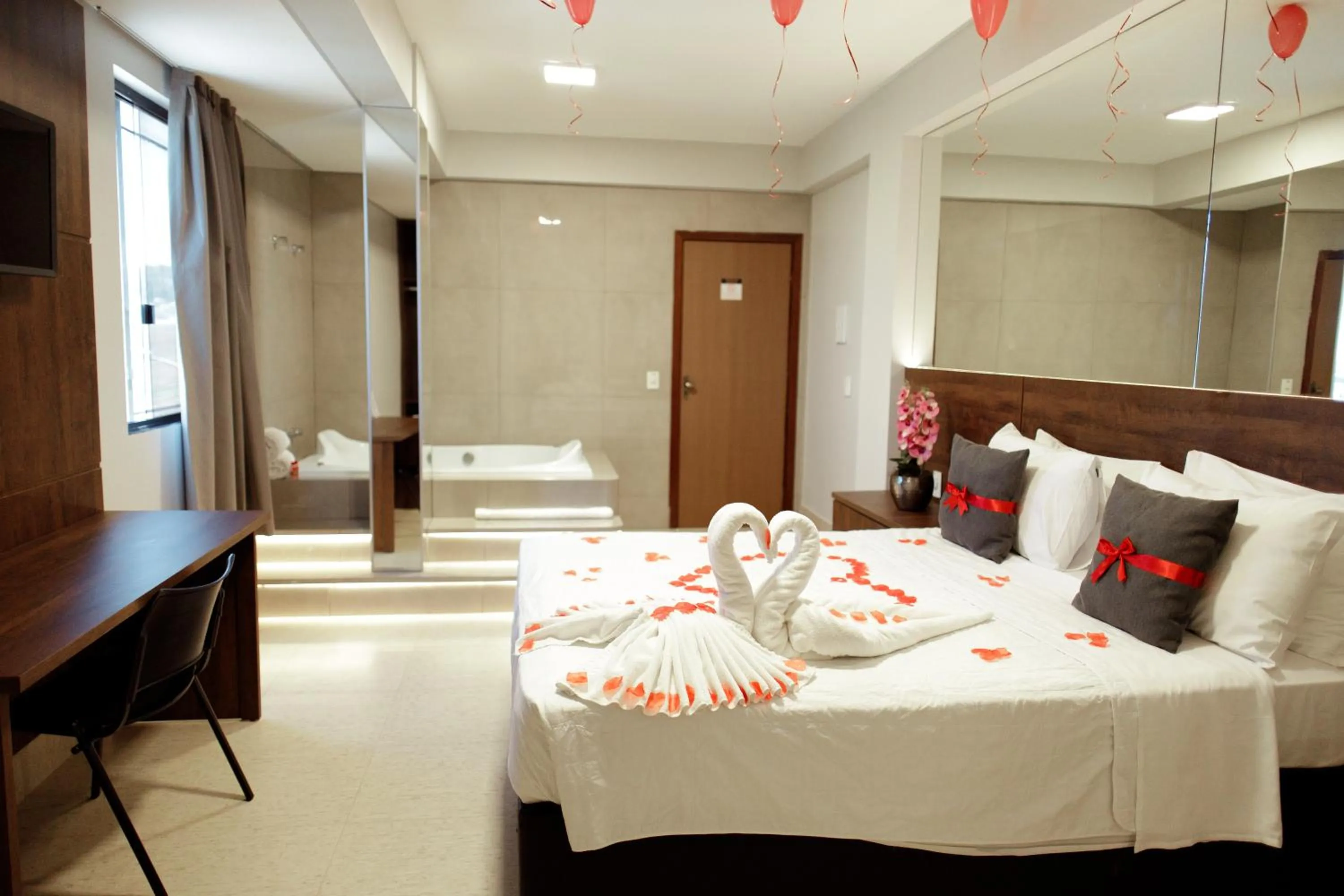 Decorative detail, Bed in Roma Hotel by H Hotéis - Airport