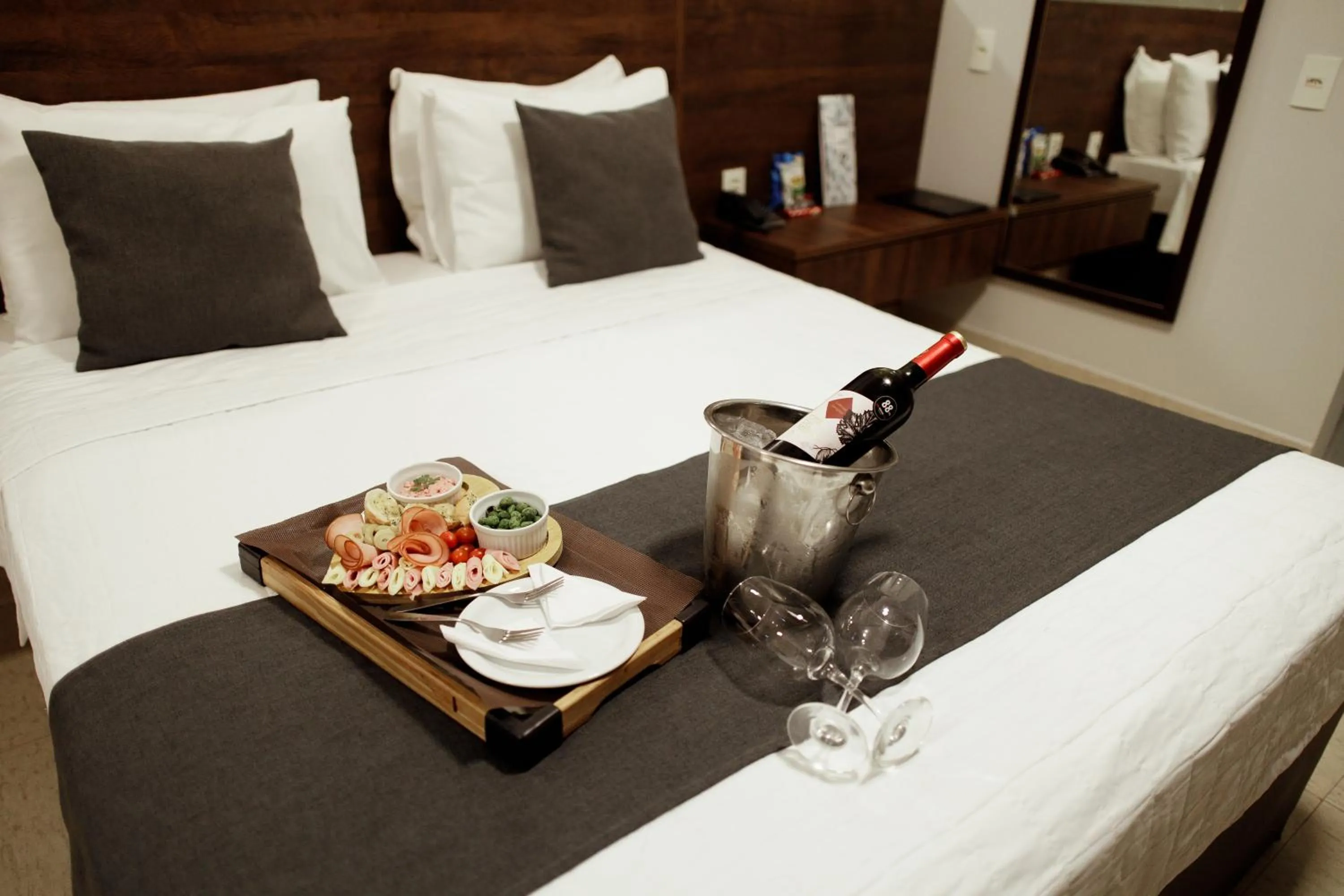 Food, Bed in Roma Hotel by H Hotéis - Airport