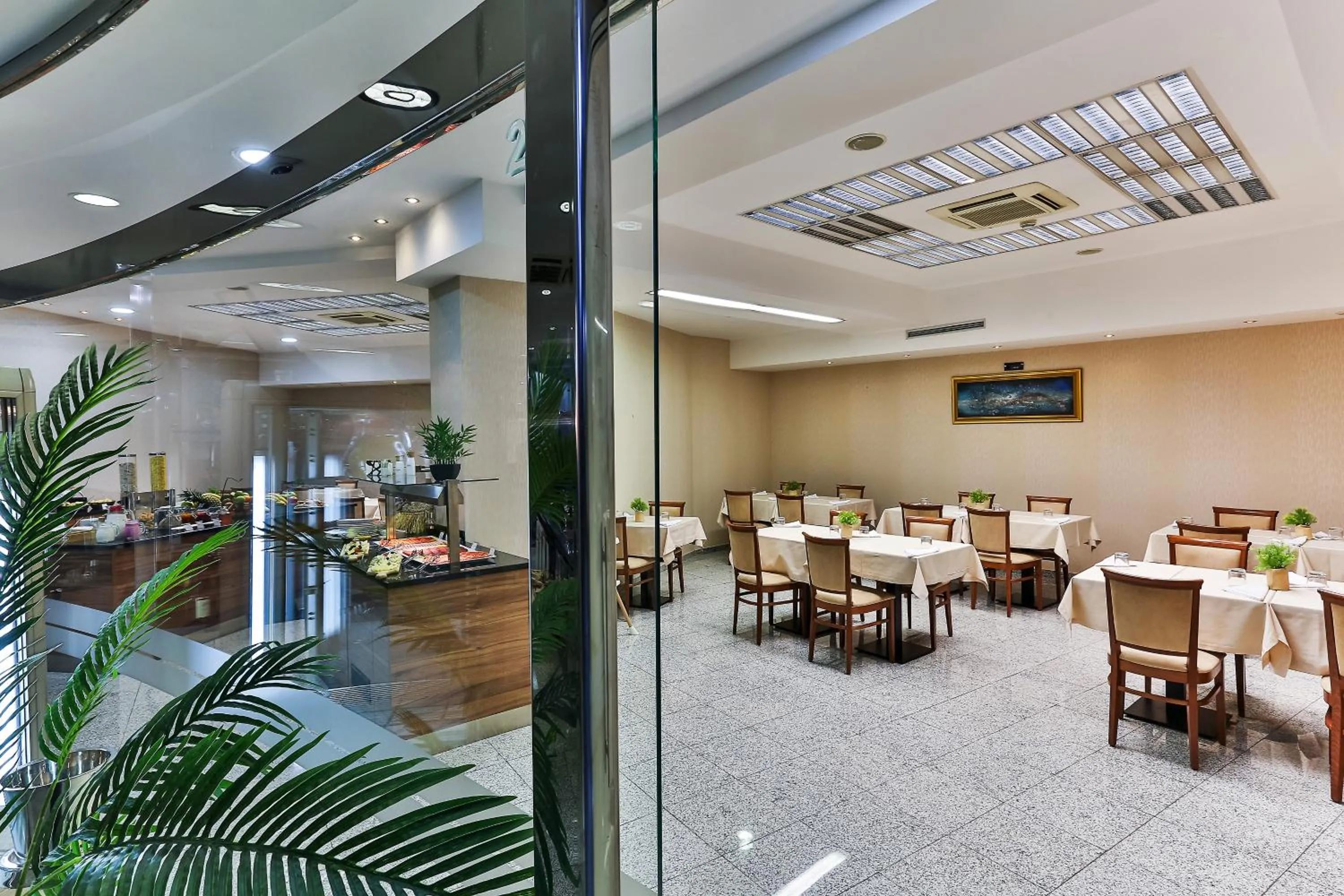 Restaurant/places to eat in Kings Park Hotel