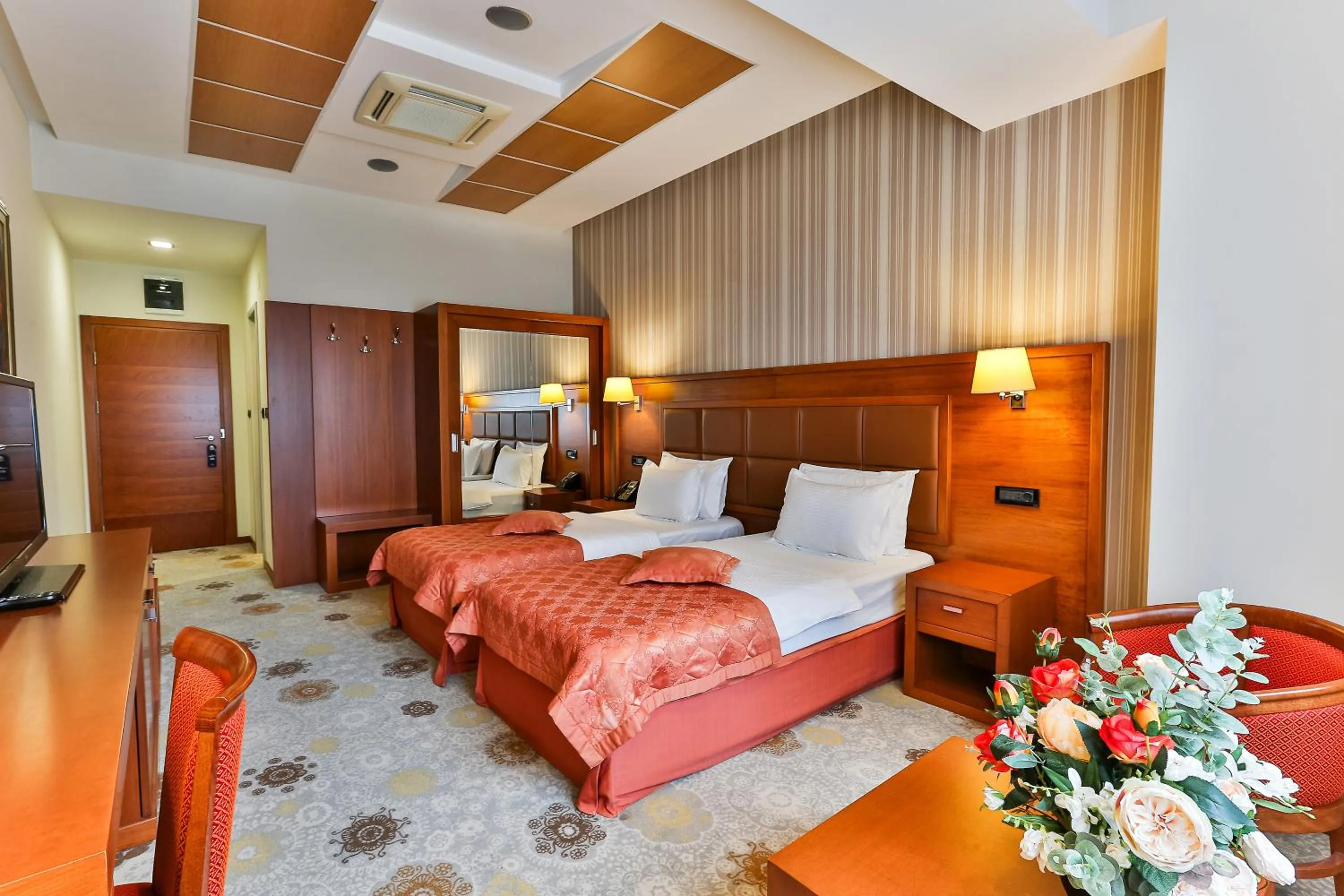 Living room, Bed in Kings Park Hotel