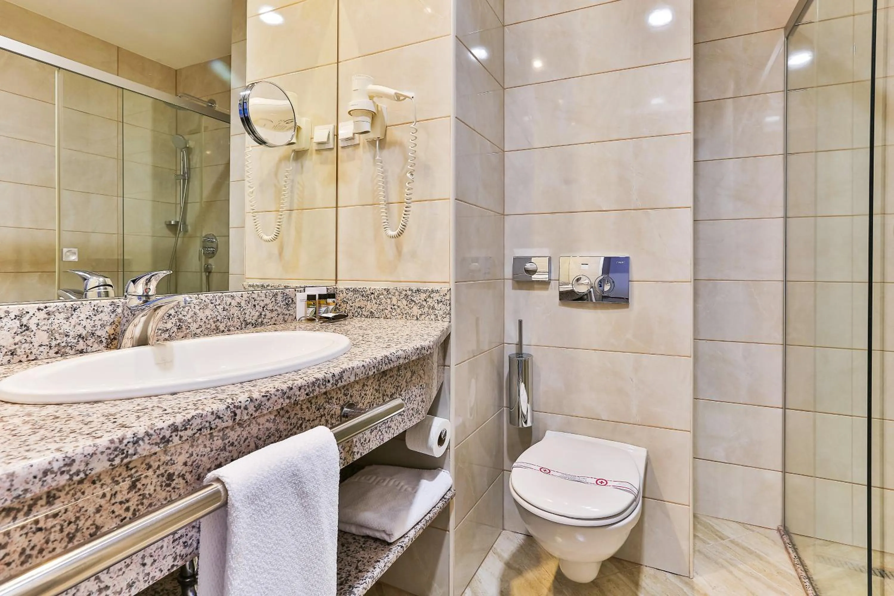 Bathroom in Kings Park Hotel