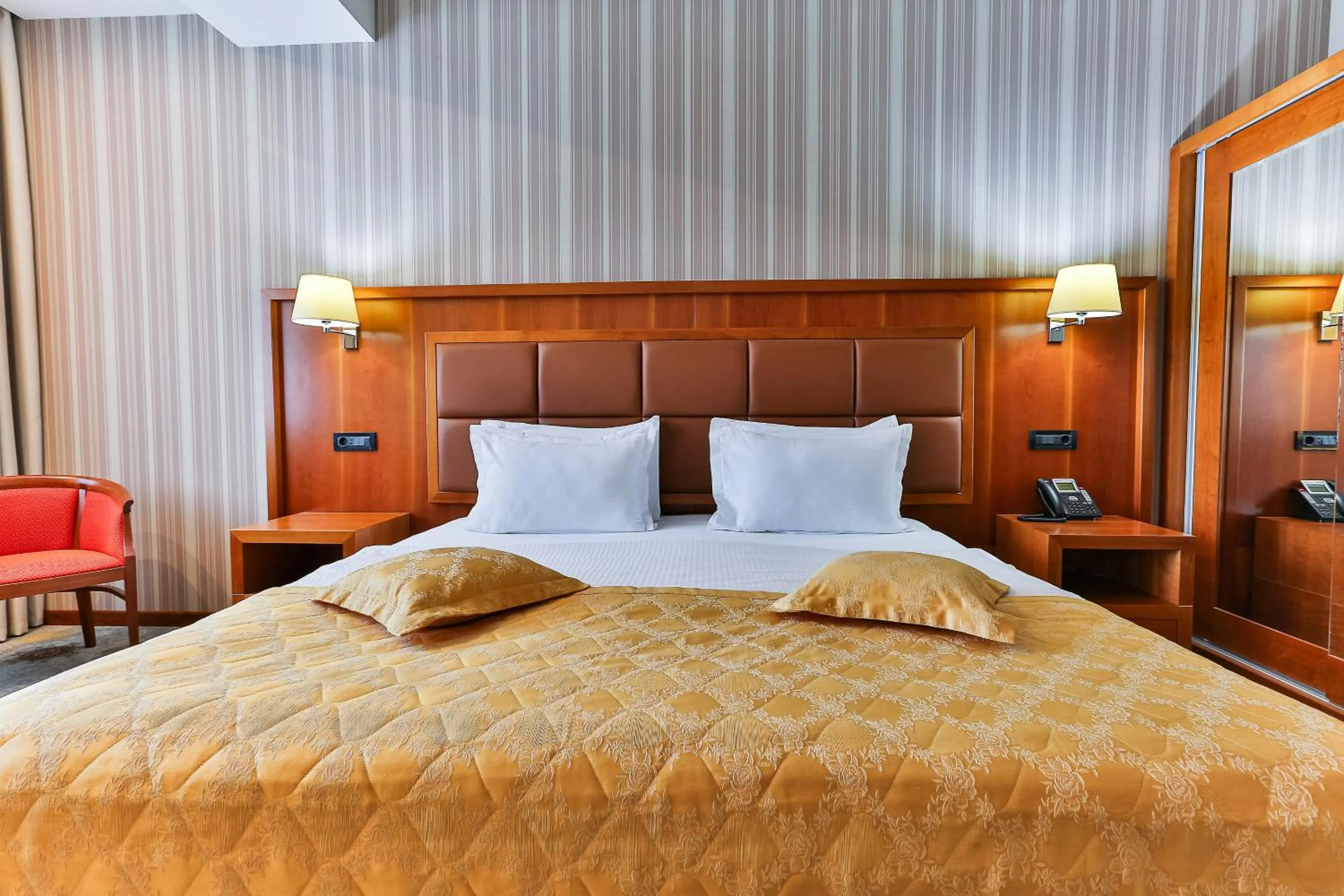 Bedroom, Bed in Kings Park Hotel