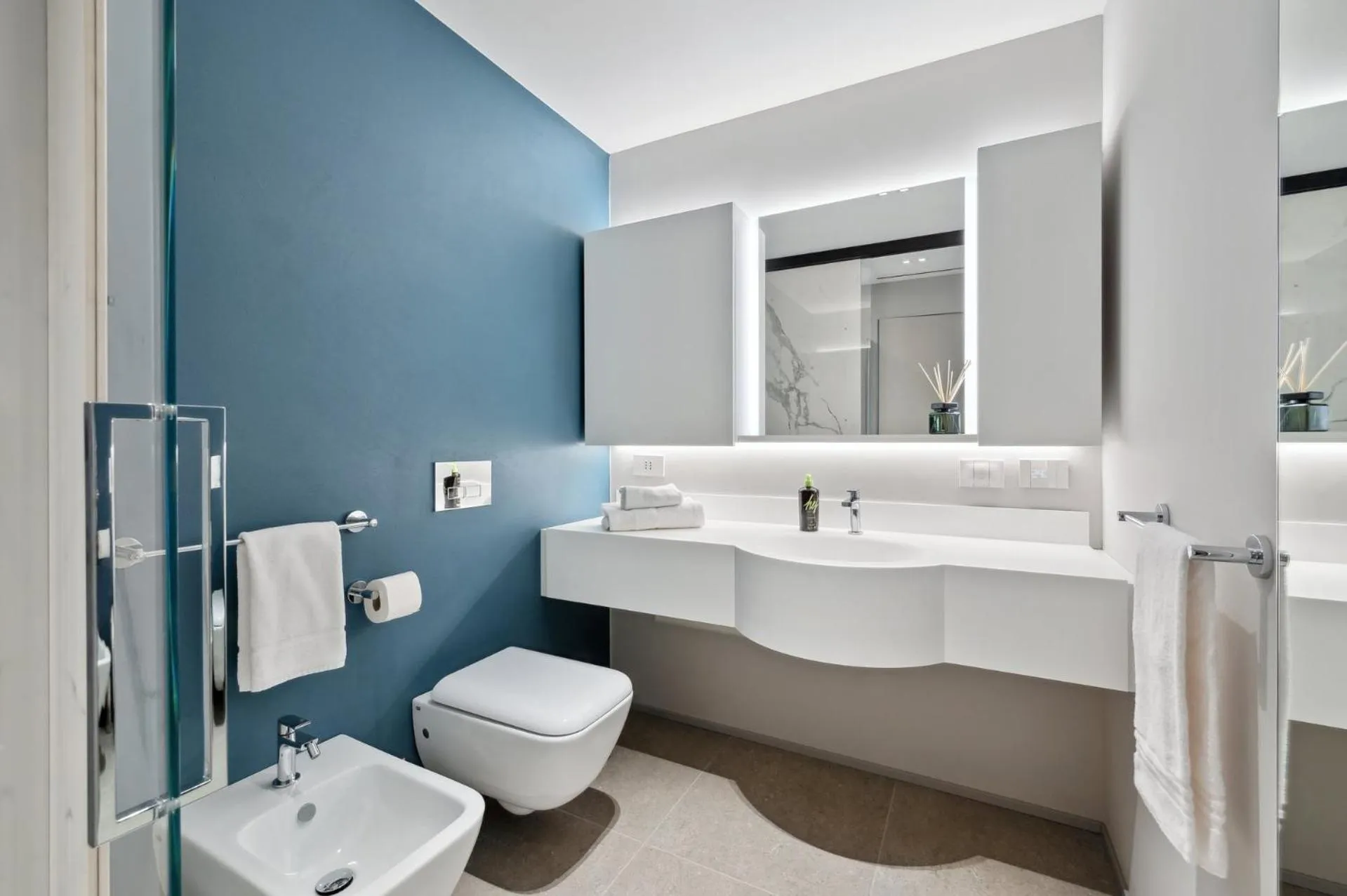 Shower in Limehome Milan via Stresa