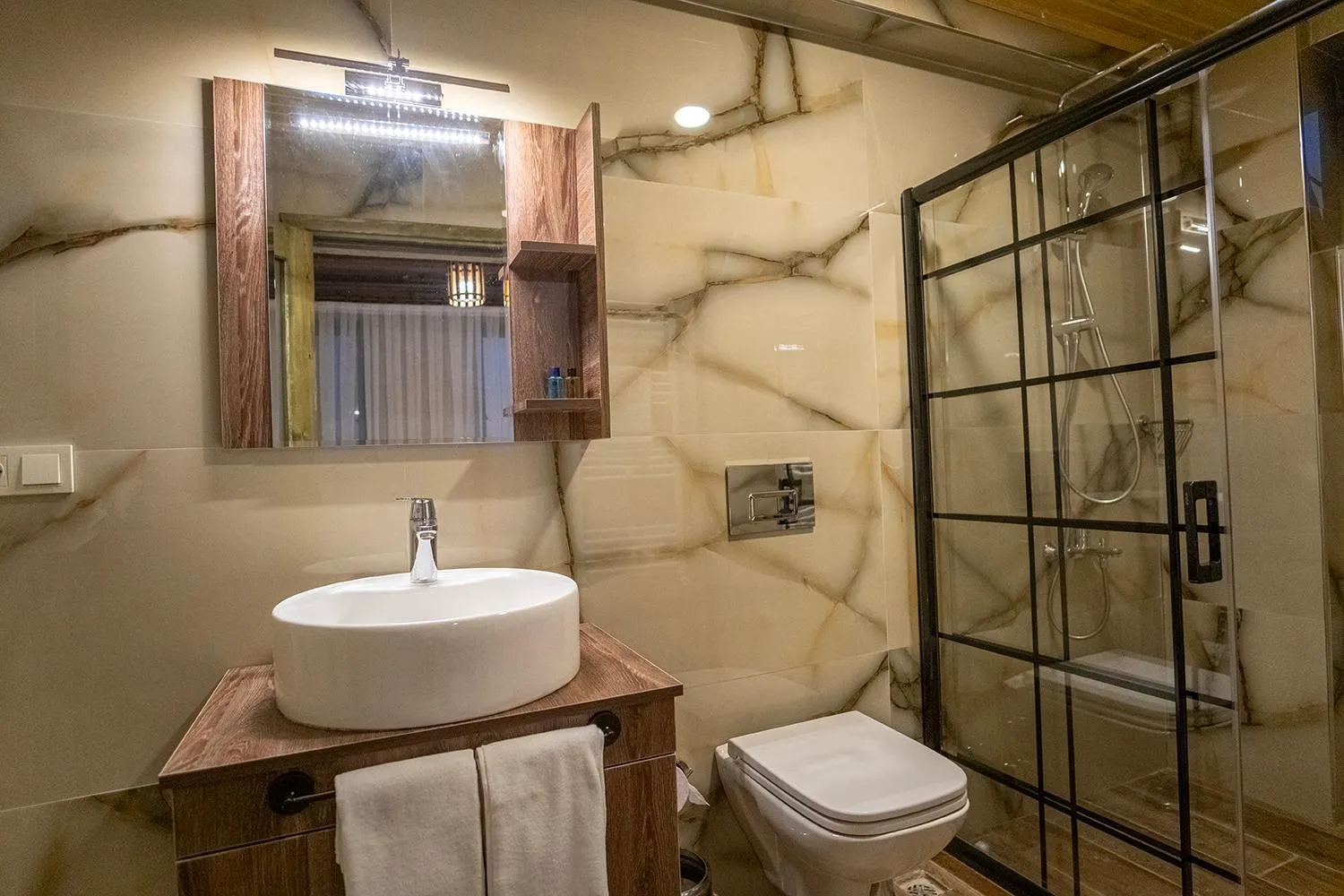 Toilet in Uçhisar Premium