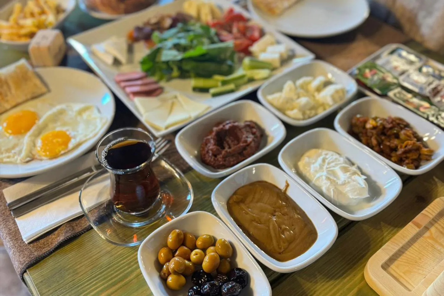 Restaurant/places to eat in Uçhisar Premium