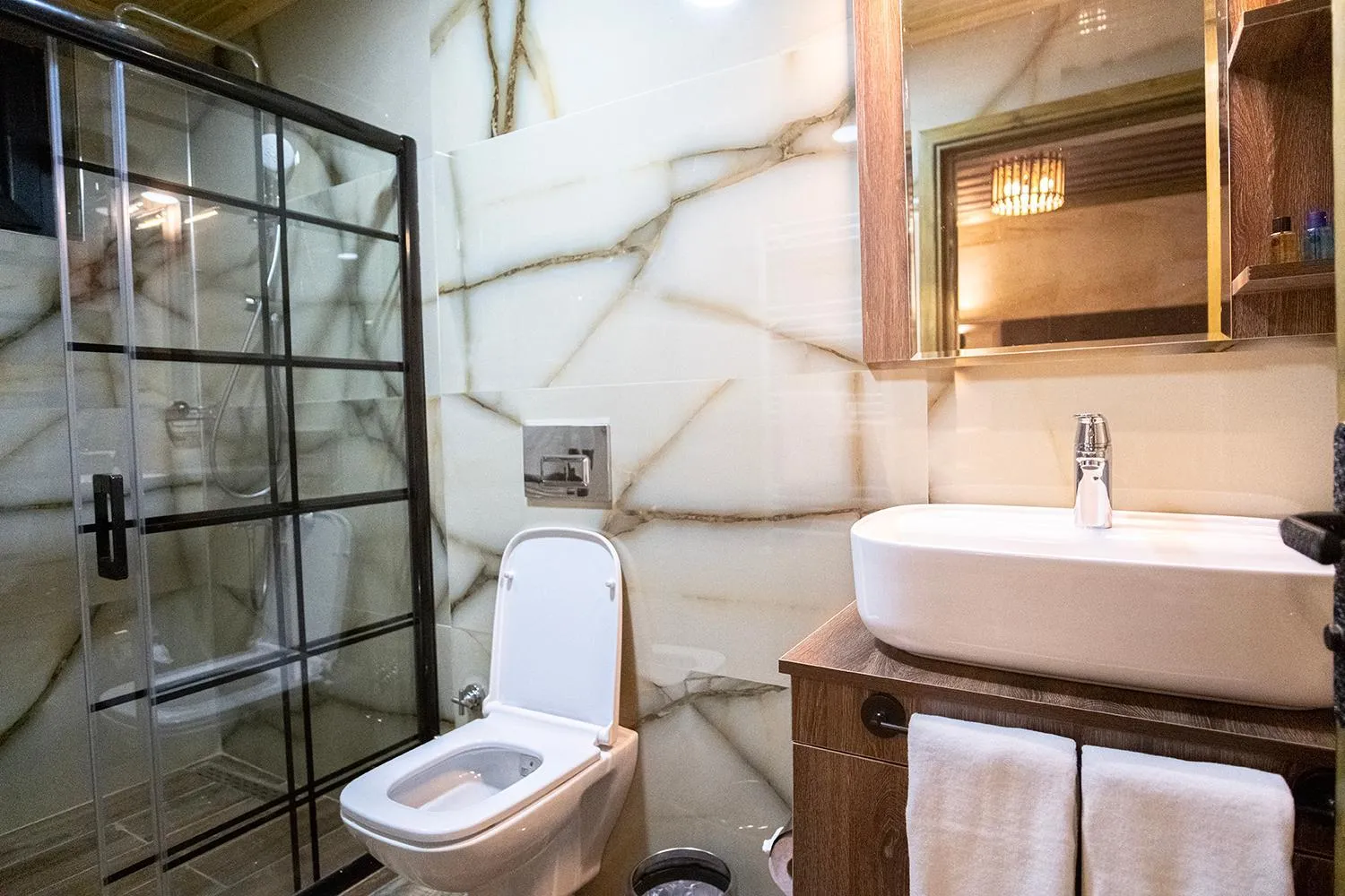 Shower in Uçhisar Premium