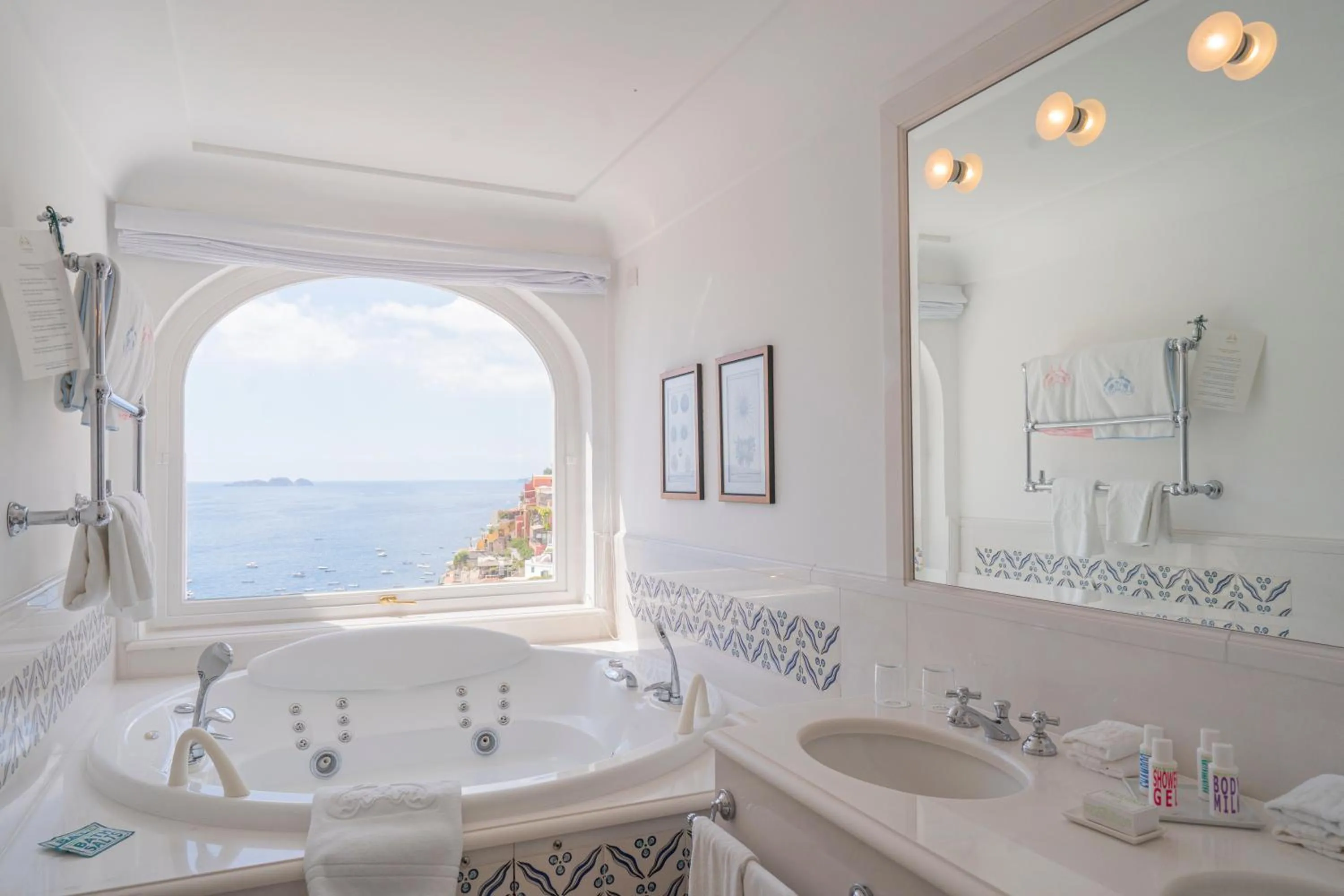 Bathroom in Le Sirenuse