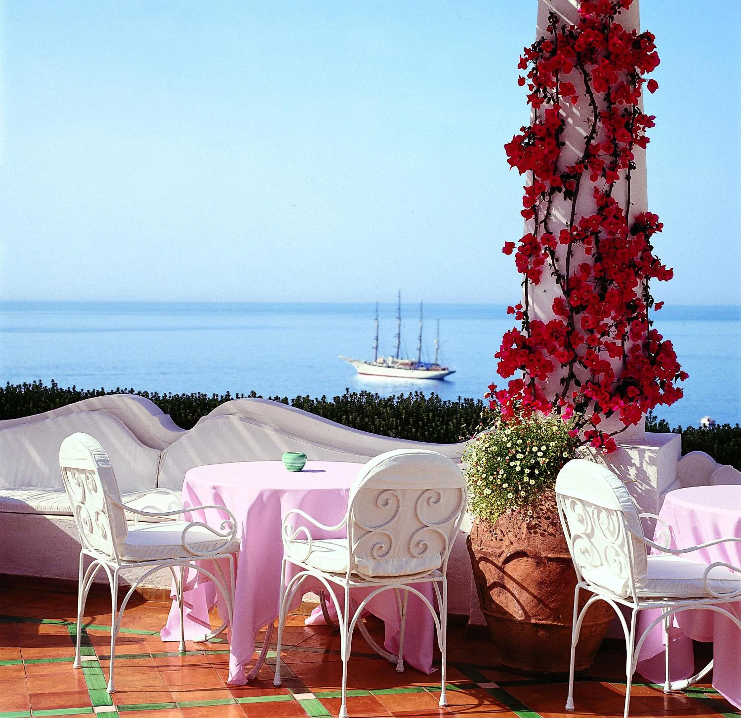 Restaurant/places to eat in Le Sirenuse