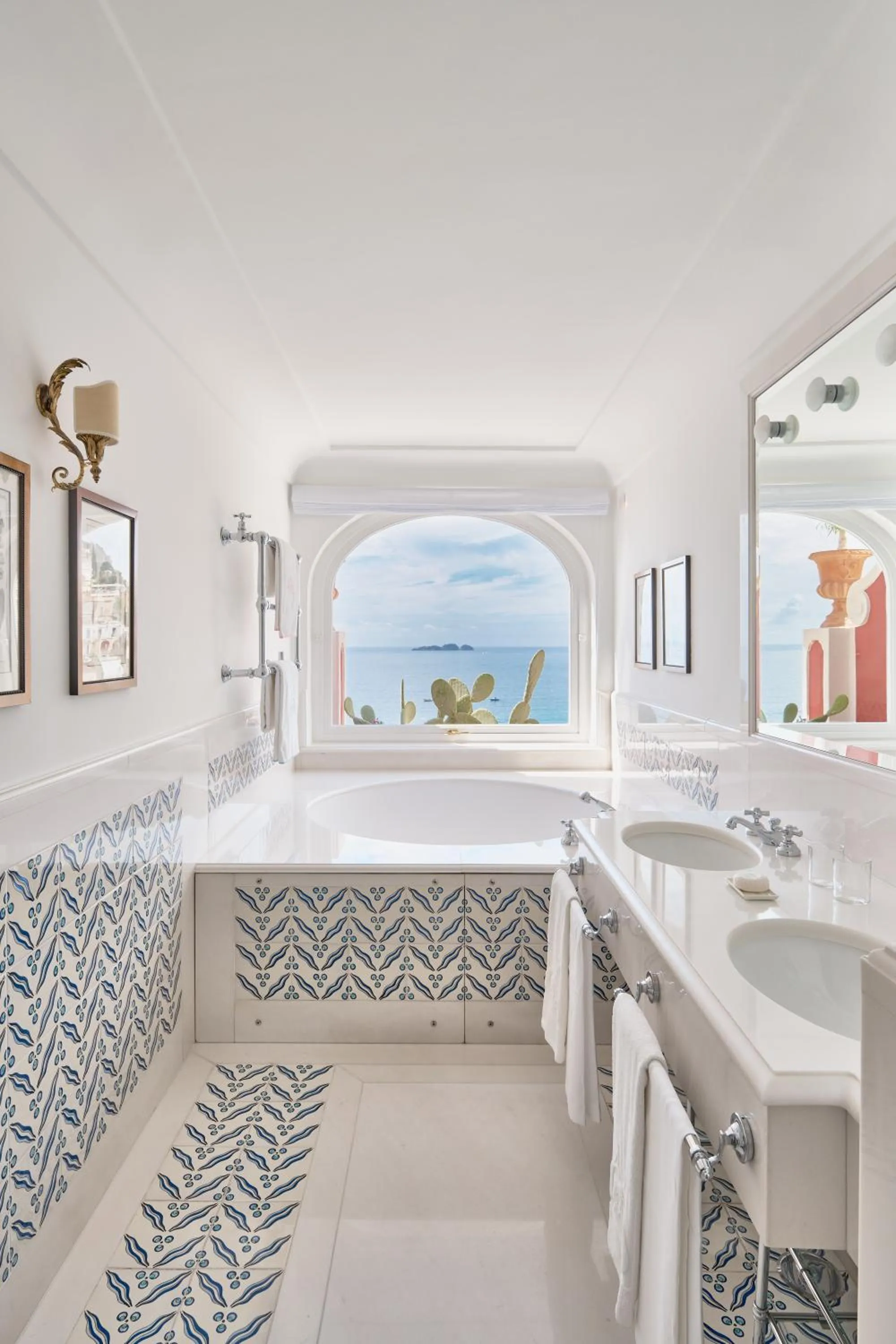 Bathroom in Le Sirenuse