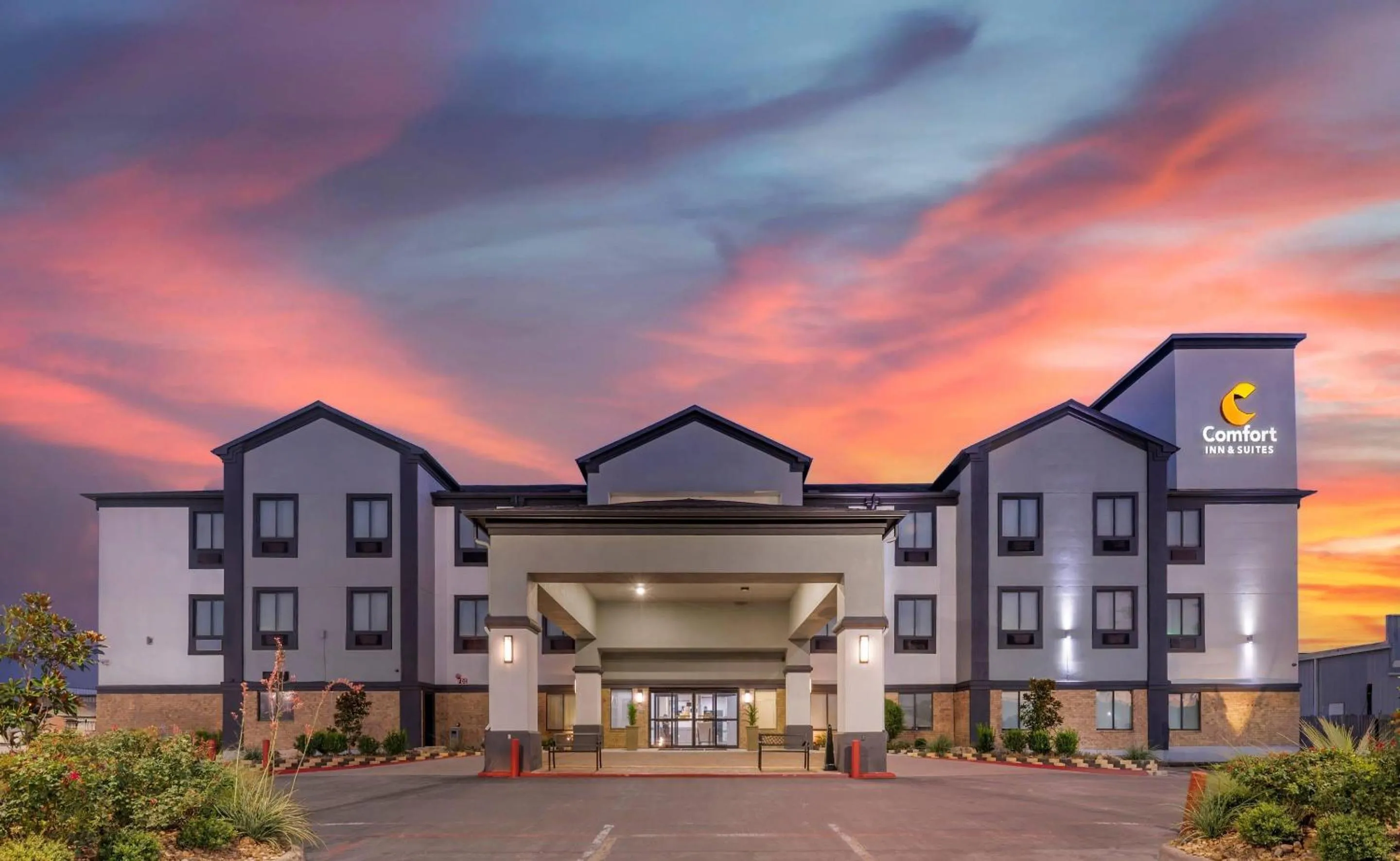 Property building in Comfort Inn & Suites Schulenburg