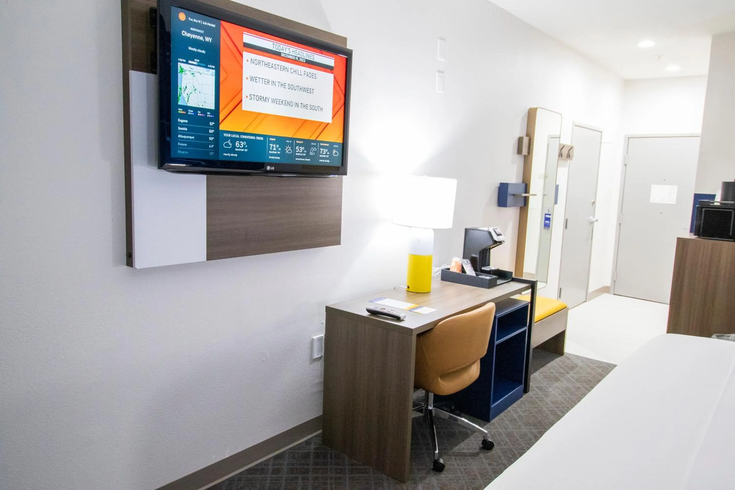 TV and multimedia in Comfort Inn & Suites Schulenburg
